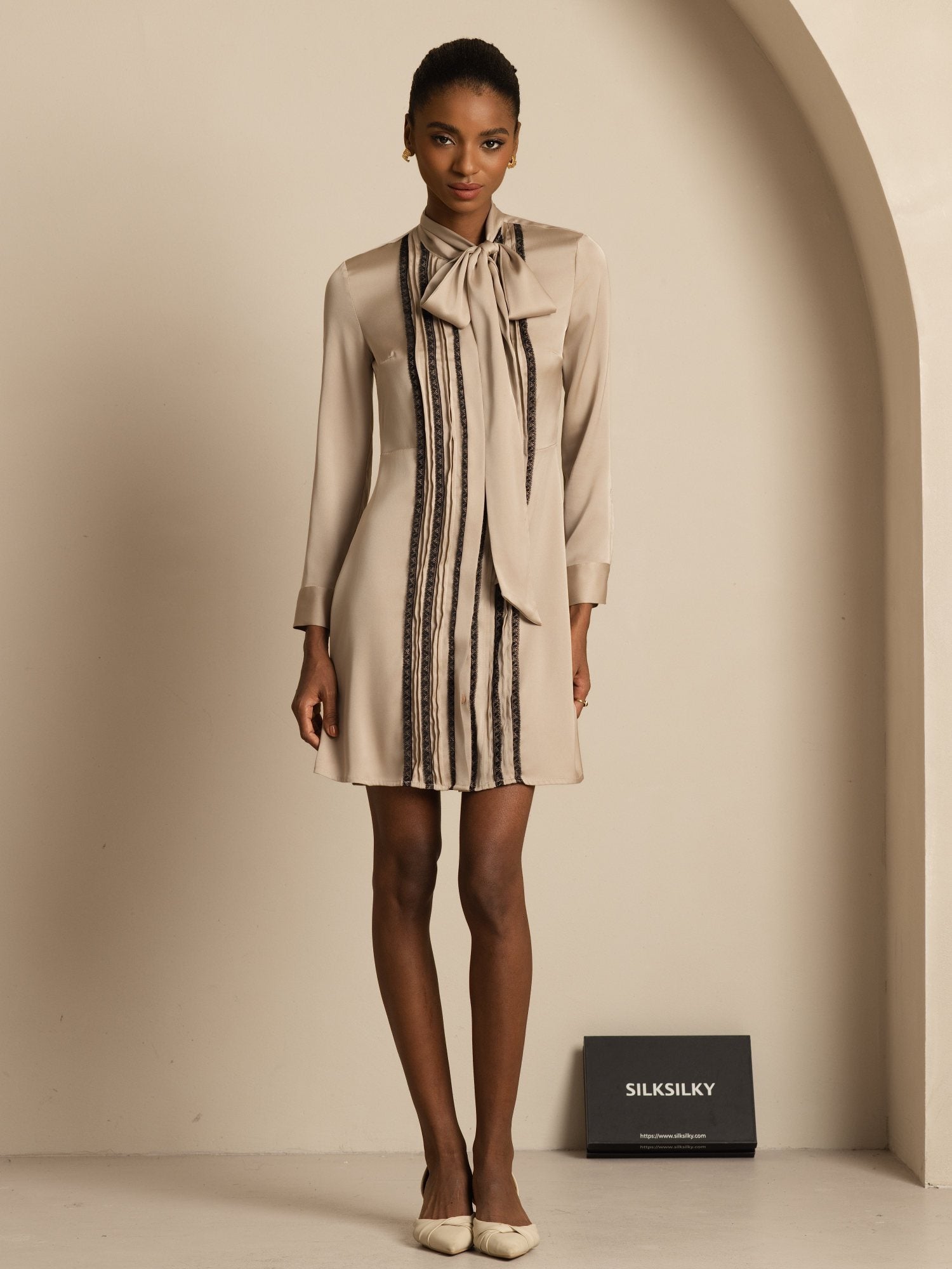 [Tan] SilkSilky-FI 19Momme Silkki Pitkähihainen Solmukaulus Mekko 001