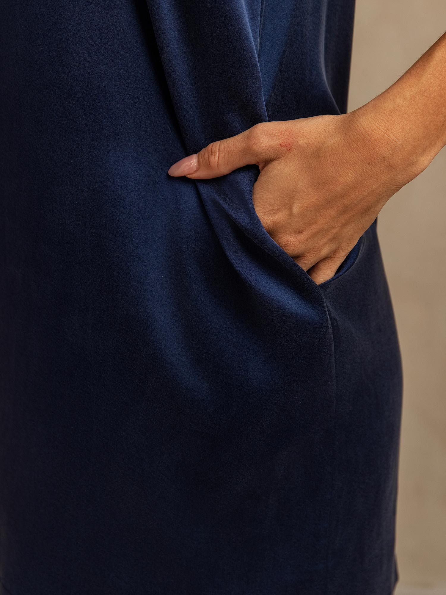 [Tummansininen] SilkSilky-FI 19Momme Nightgown 005,