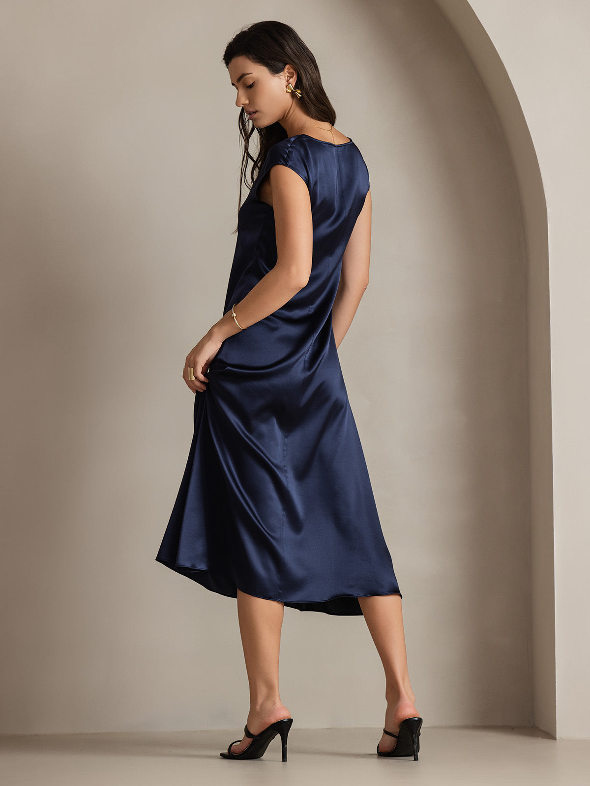 [Tummansininen] SilkSilky-FI 19Momme Dress 001