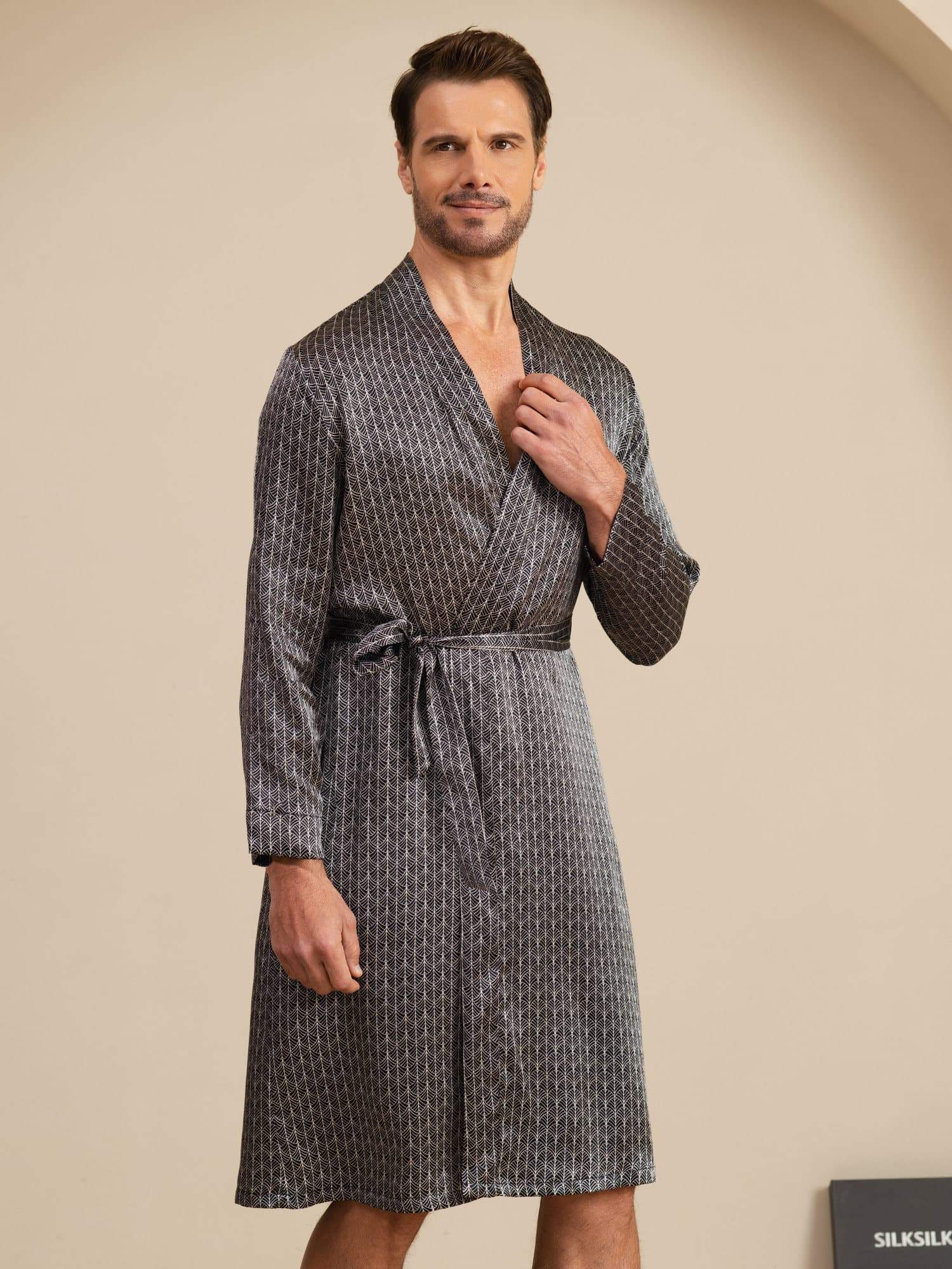 [Musta Ginkgo] SilkSilky-FI Long Sleeve V Neck Miesten Aamutakki 002