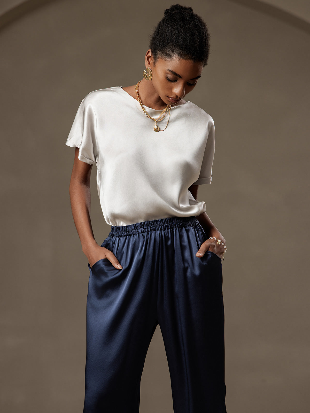 [Vaalean Harmaa] SilkSilky-FI 19Momme Silk Short Sleeve Round Neck Naisten T-paita 005