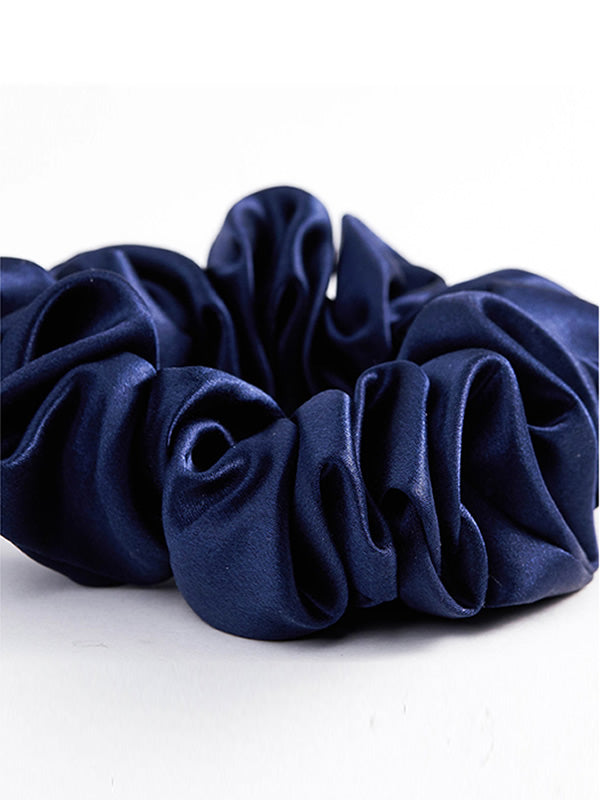 SilkSilky FI 19Momme Pure Silk Scrunchie Tummansininen 005