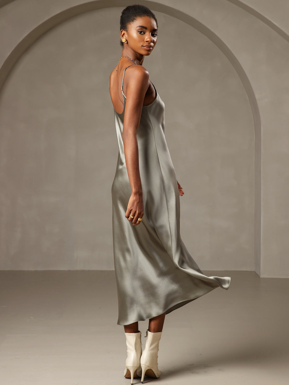 [Harmaanvihreä] SilkSilky-FI Pure Silk Sleeveless Round Neck Yöpaita 002