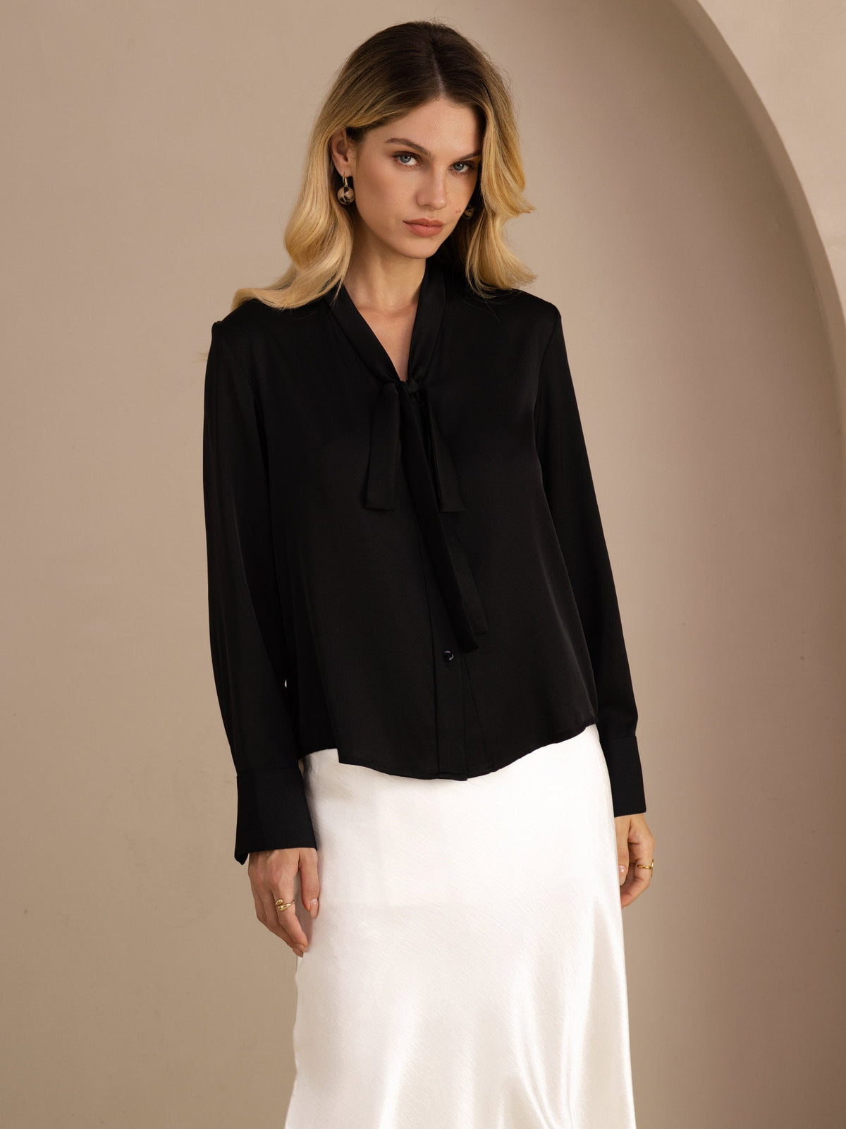 [Musta] SilkSilky-FI Long Sleeve Tie Neck Naisten Puserot 001
