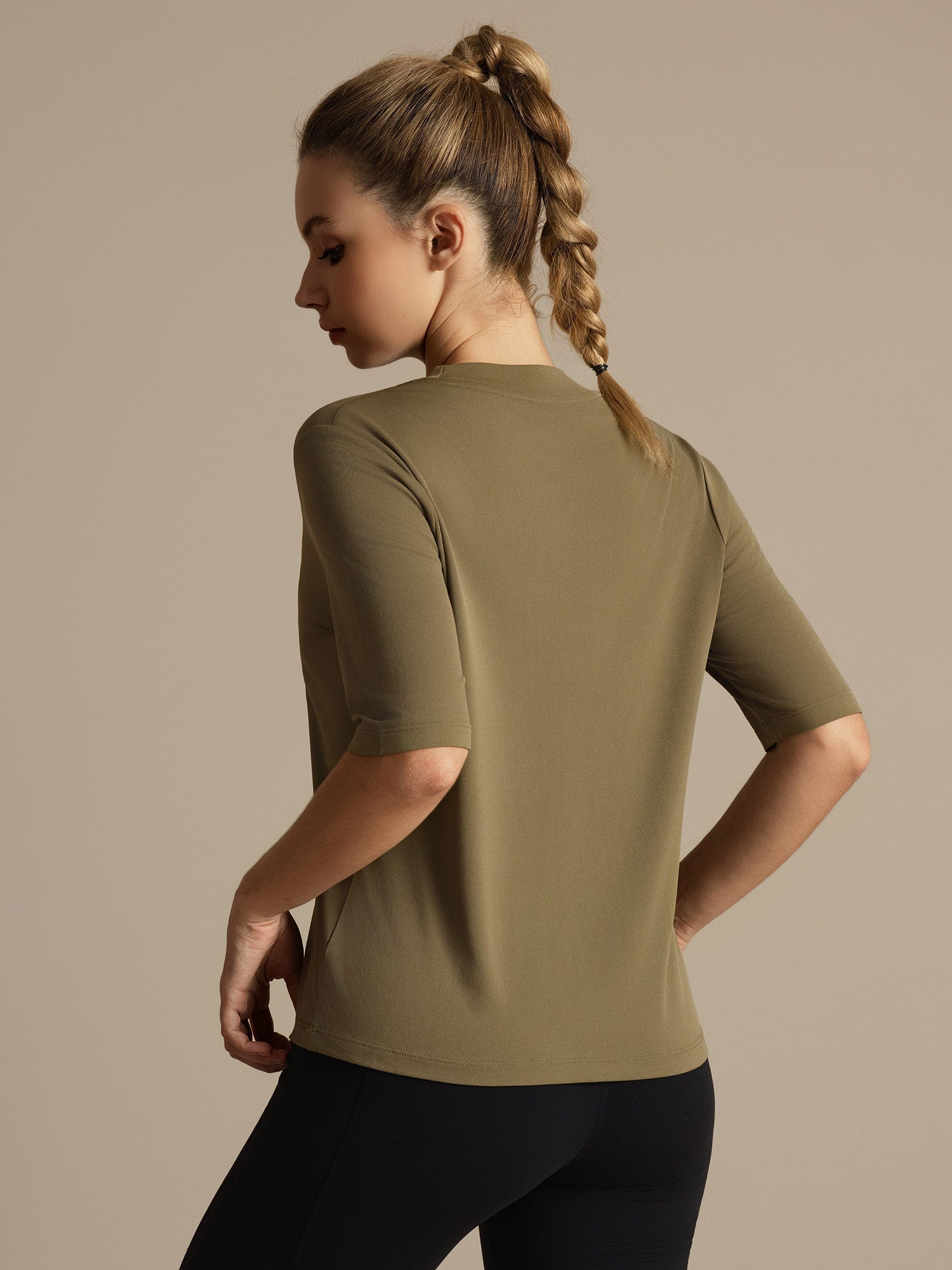 [Poltettu Oliivi] SilkSilky-FI Puolihiha Tiukka Crew Neck Naisten T-paita 003