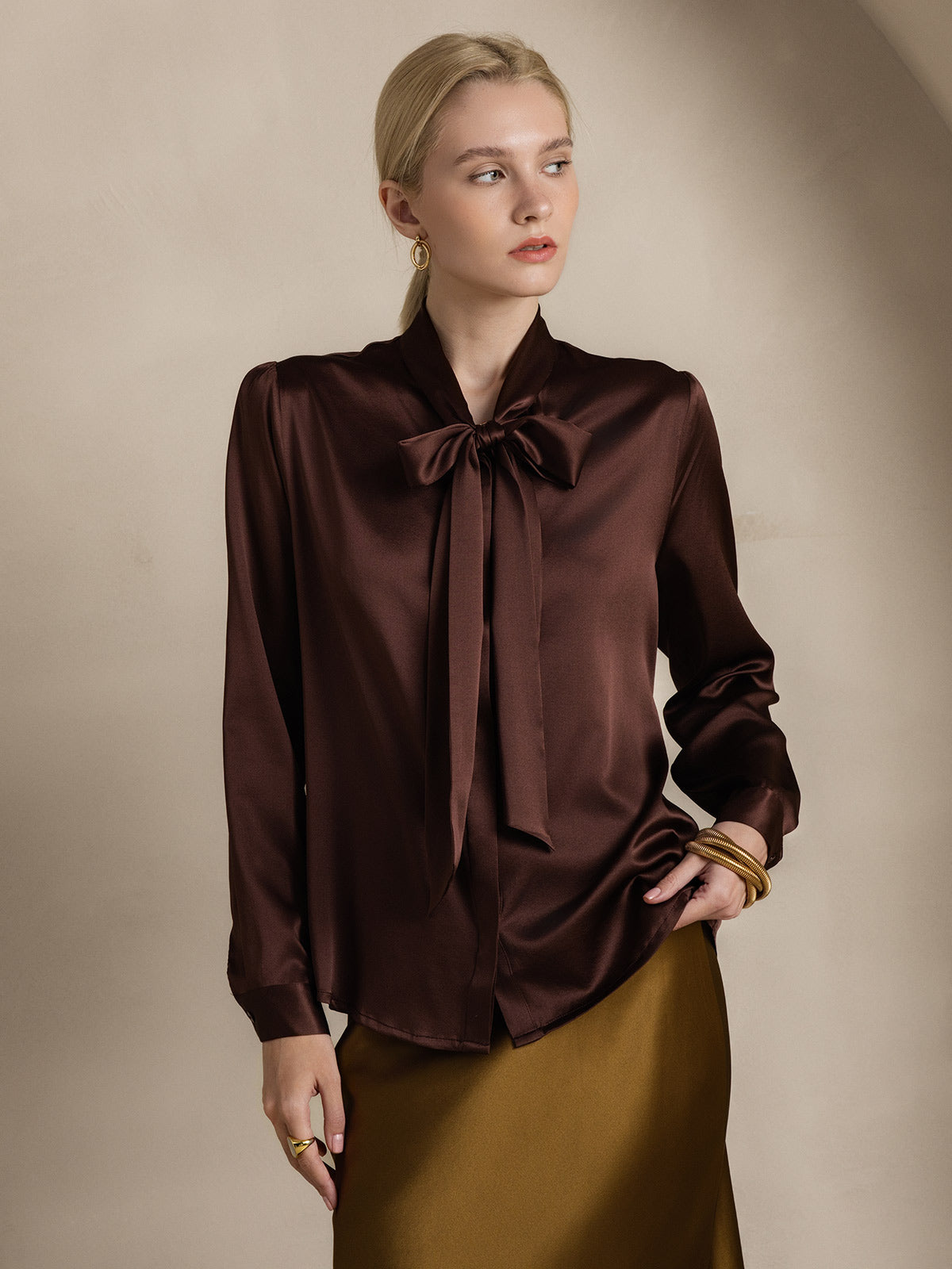 [Kahvi] SilkSilky-FI 19Momme Silk Long Sleeve Tie Neck Naisten paita 004