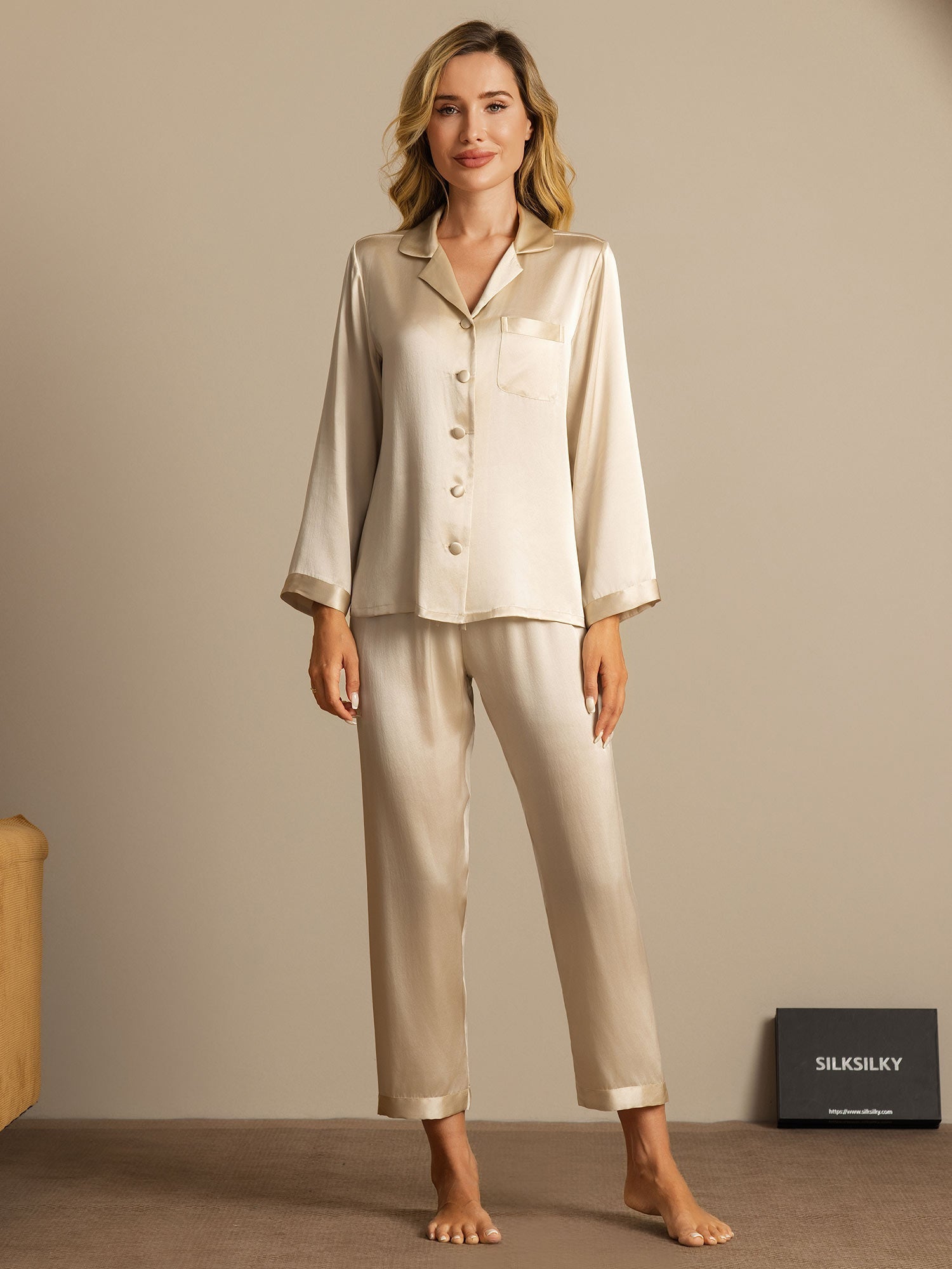 [Samppanja] SilkSilky-FI Womens Pajamas 001