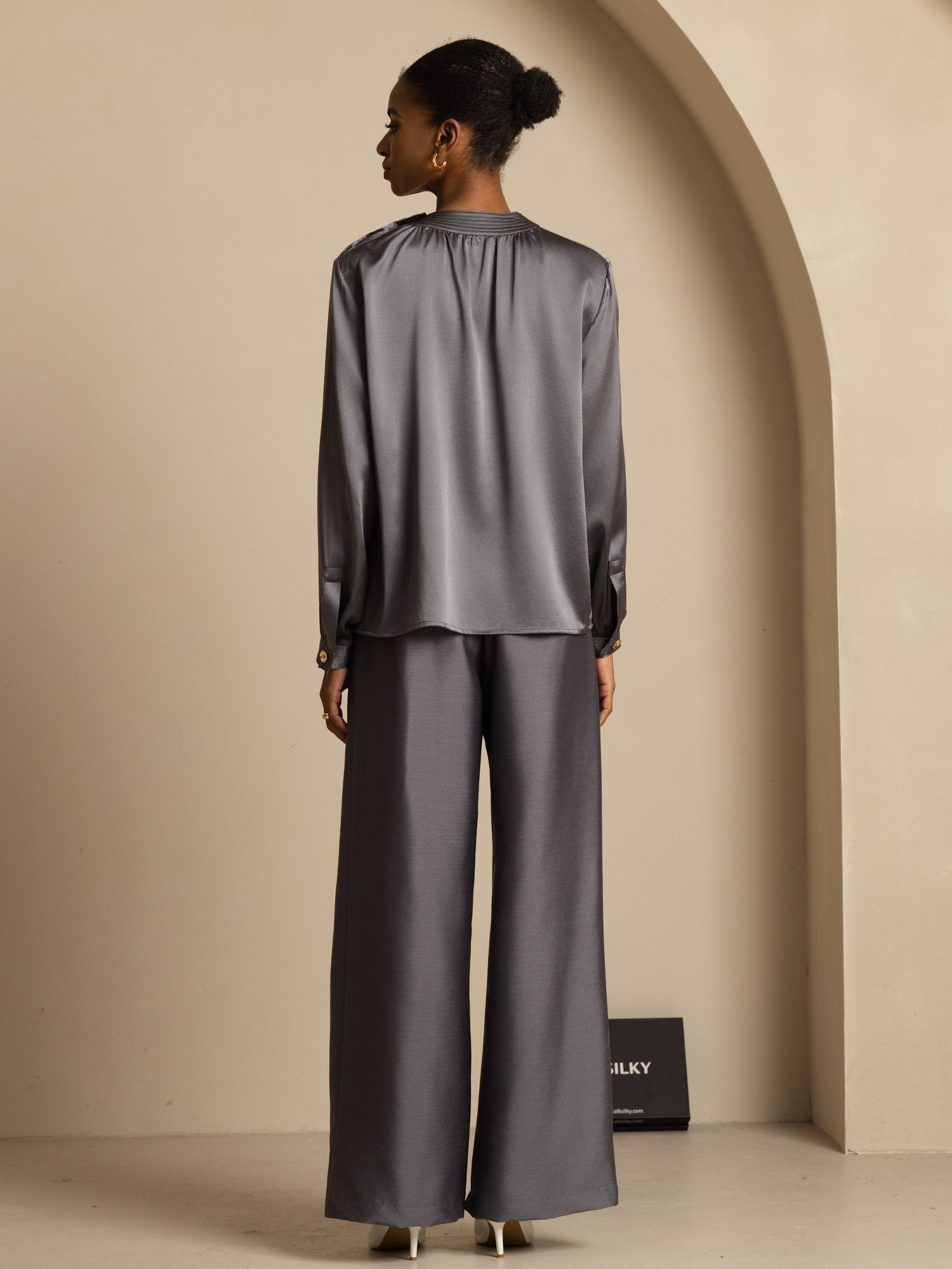 [TummanHarmaa] SilkSilky-FI 19Momme Silkki Pitkähihainen Pyöreä Pääntie Pusero 002