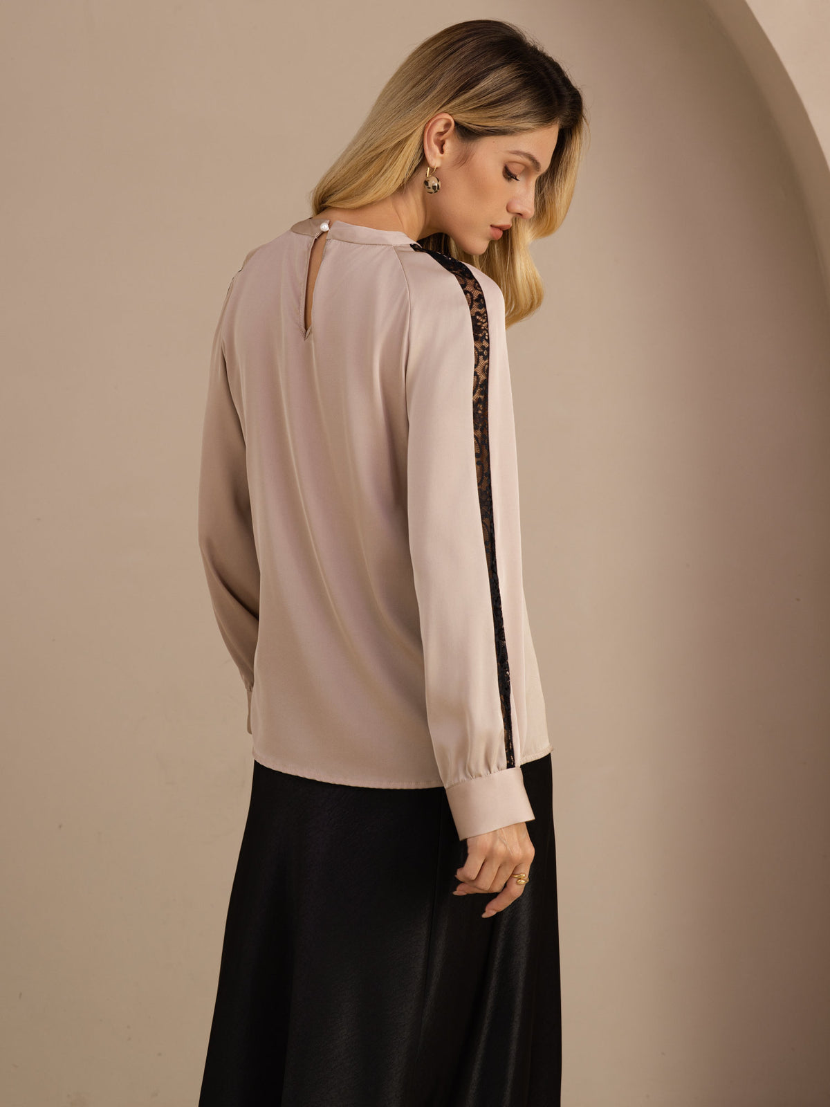 [Tan] SilkSilky-FI Long Sleeve Keyhole Neck Naisten Puserot 002