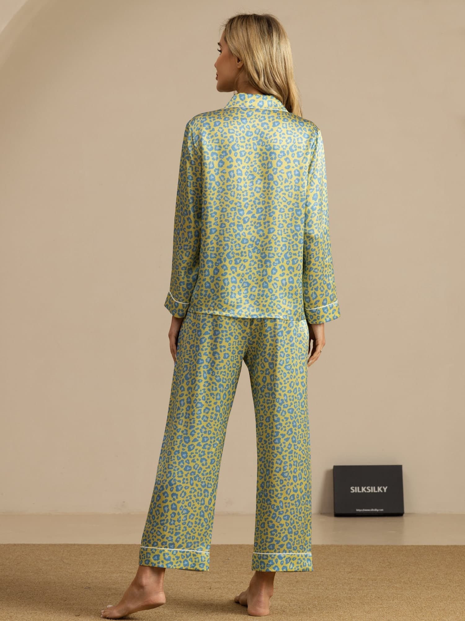 [Vihreä Leopardi] SilkSilky-FI 19Momme Pitkähihainen Notkokaulus Naisten Pyjamat 002