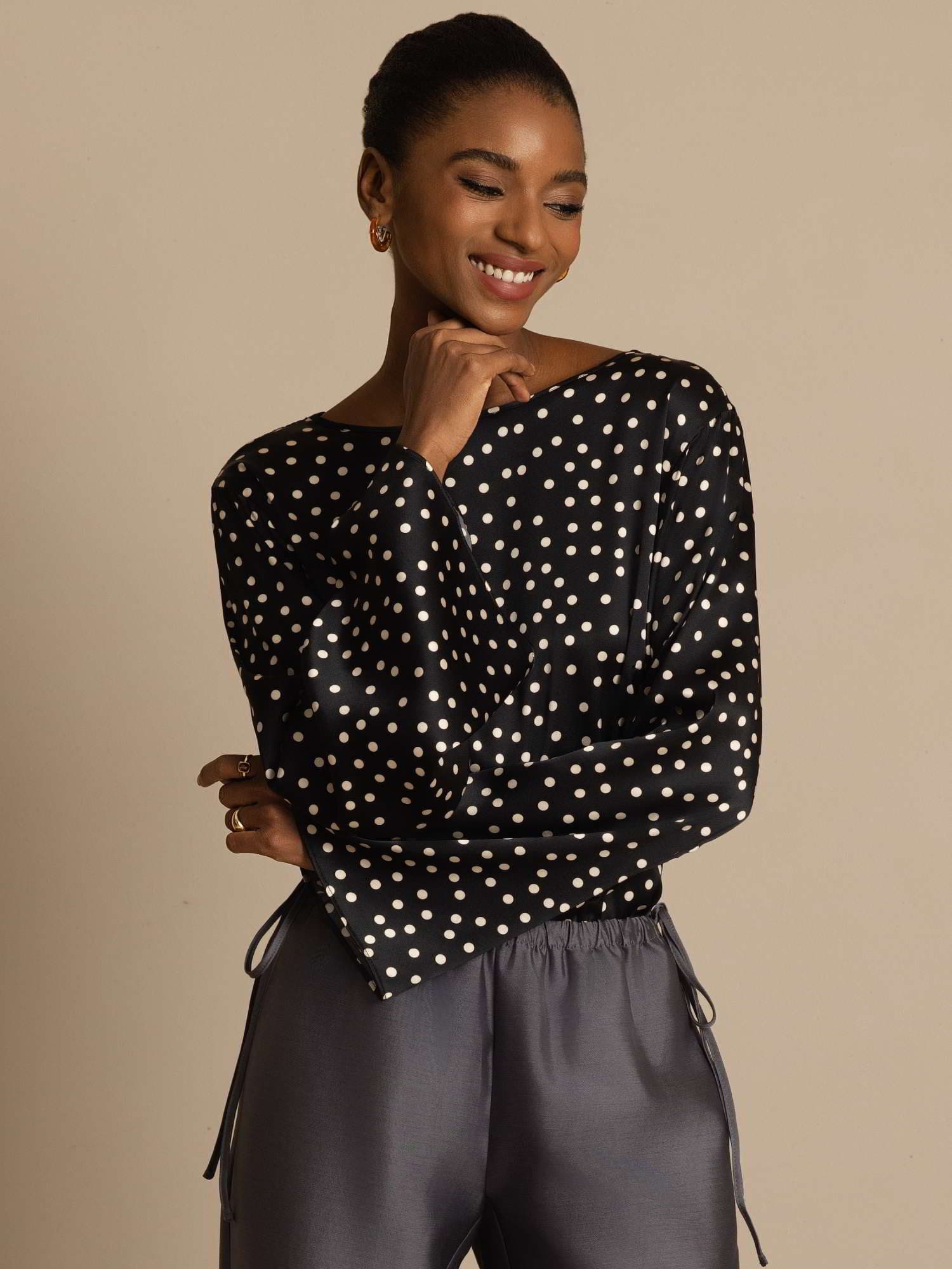 [Pilkkukuvio] SilkSilky-FI 19Momme Bell Sleeve Blouse 006