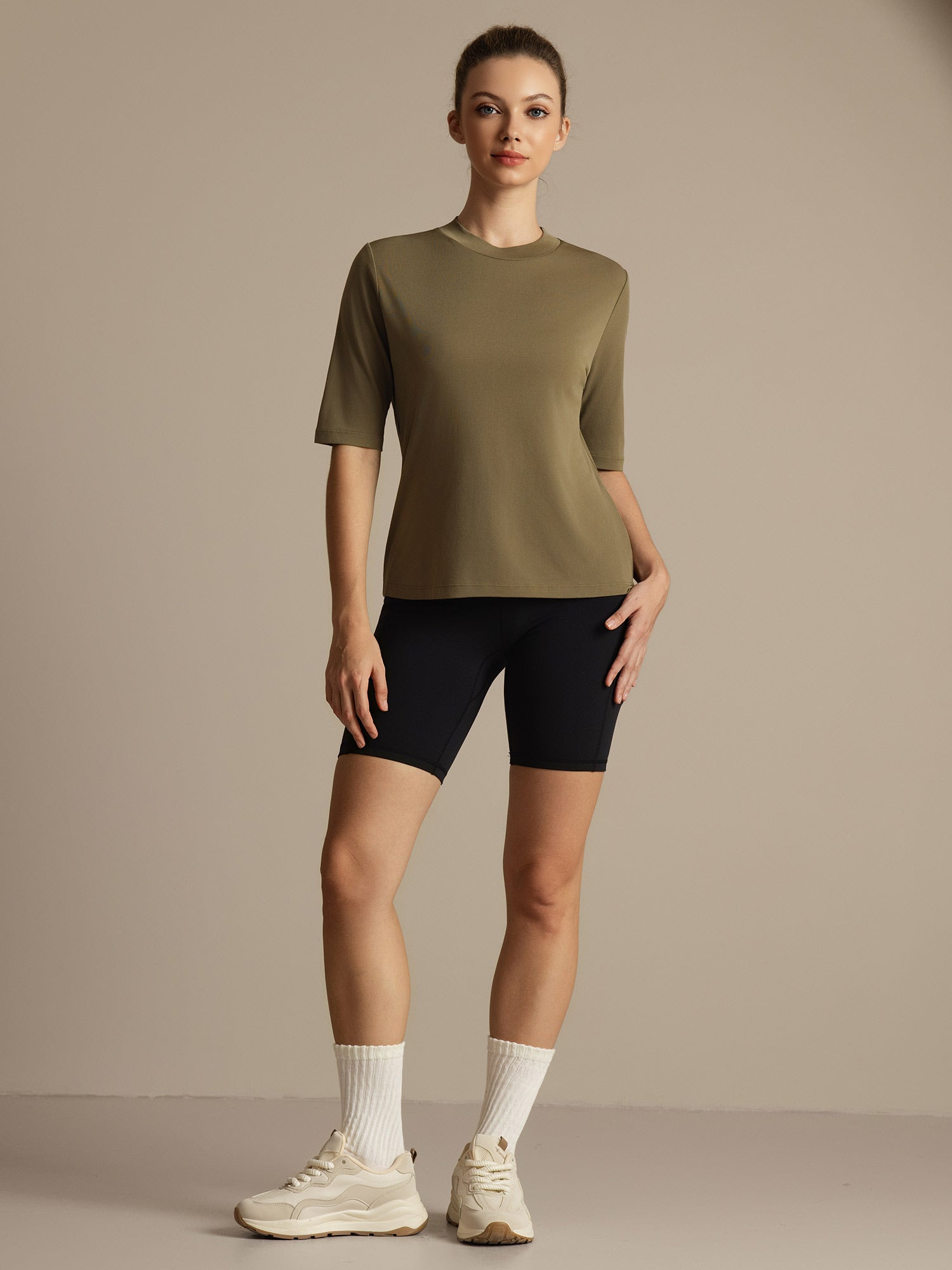 [Poltettu Oliivi] SilkSilky-FI Puolihiha Tiukka Crew Neck Naisten T-paita 001