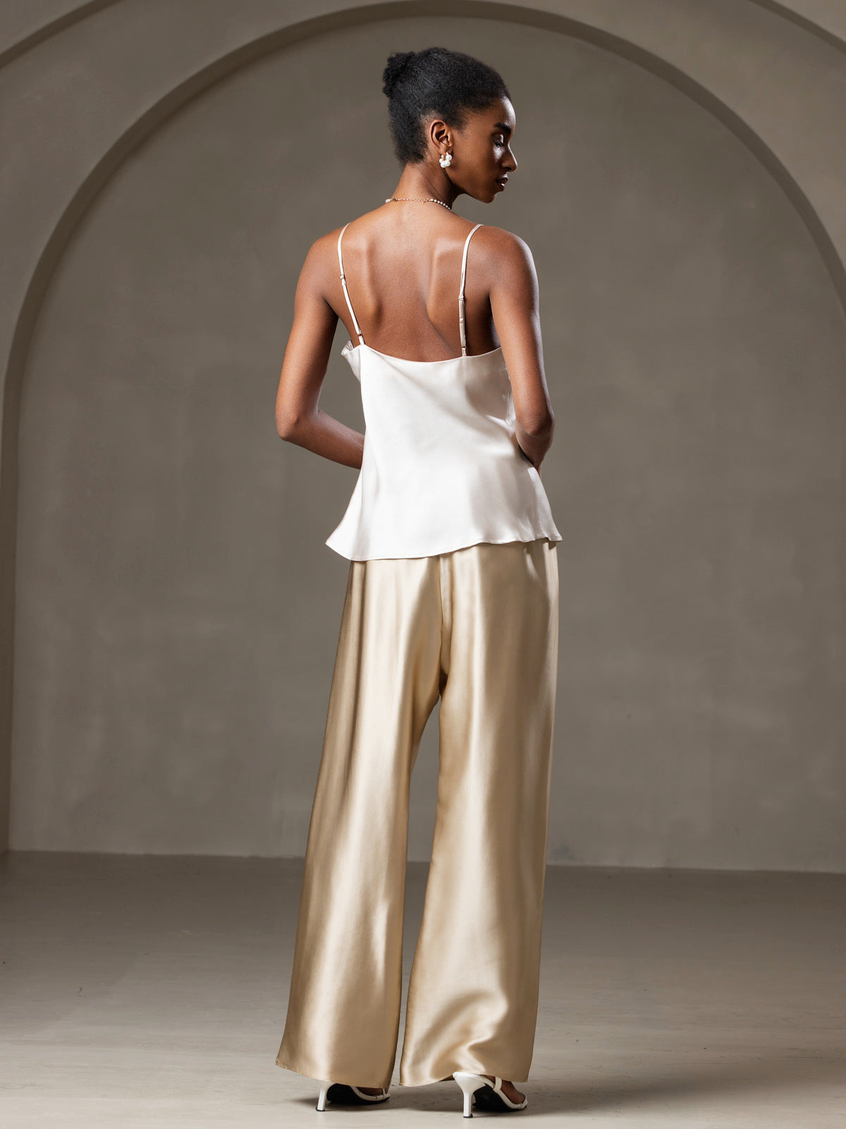 [Beige] SilkSilky-FI Camisoles 002