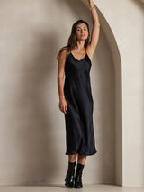 [Musta] SilkSilky-FI Spaghetti Strap V Neck Mekko 006
