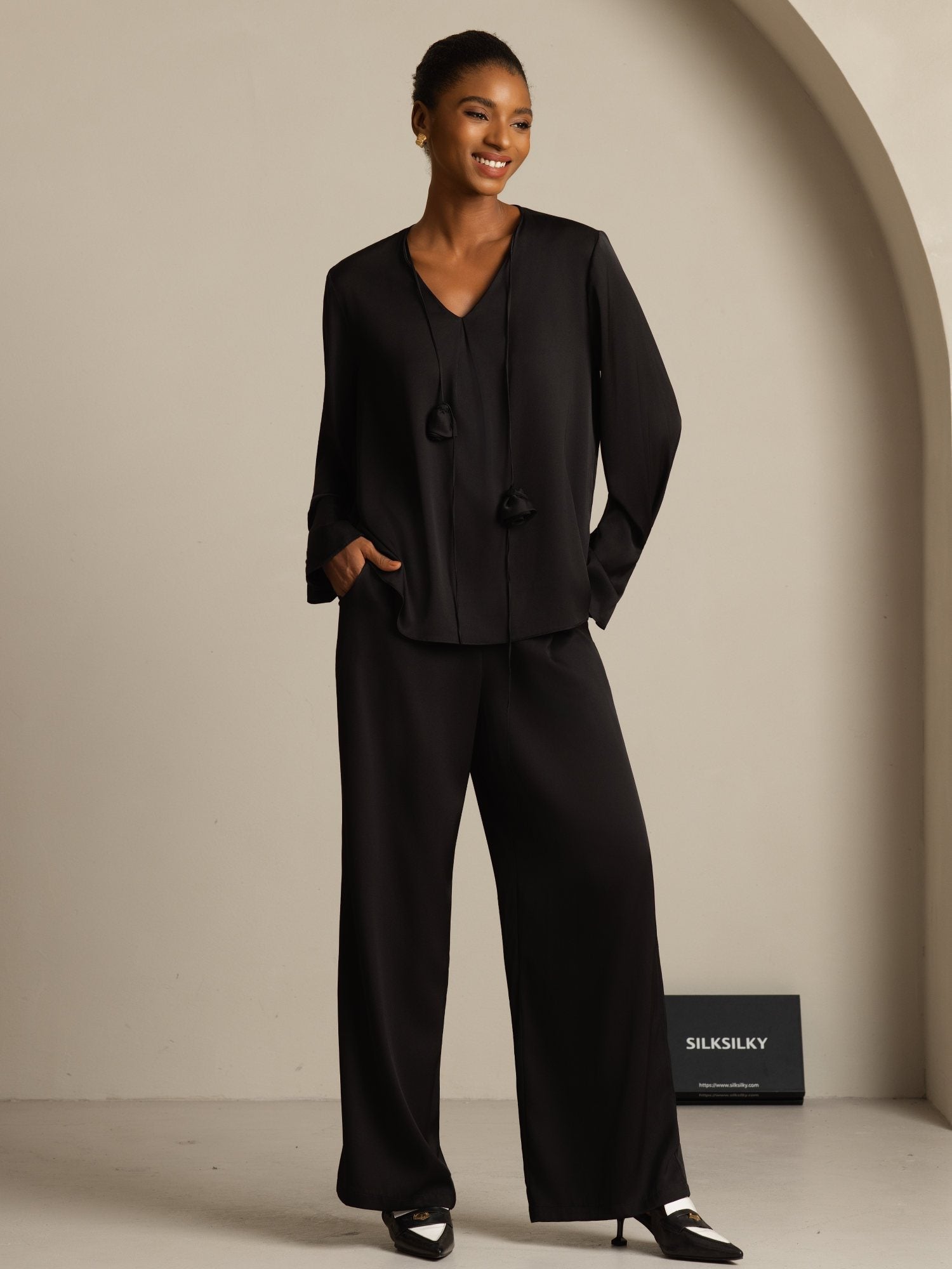 [Musta] SilkSilky-FI 19Momme Silkki Pitkähihainen V Pääntie Pusero 006