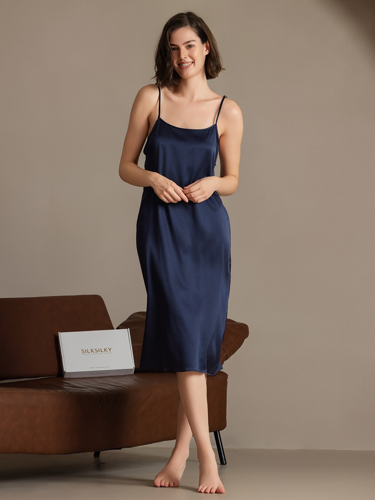 [Tummansininen] SilkSilky-FI 19Momme Silk Sleeveless Dress 003