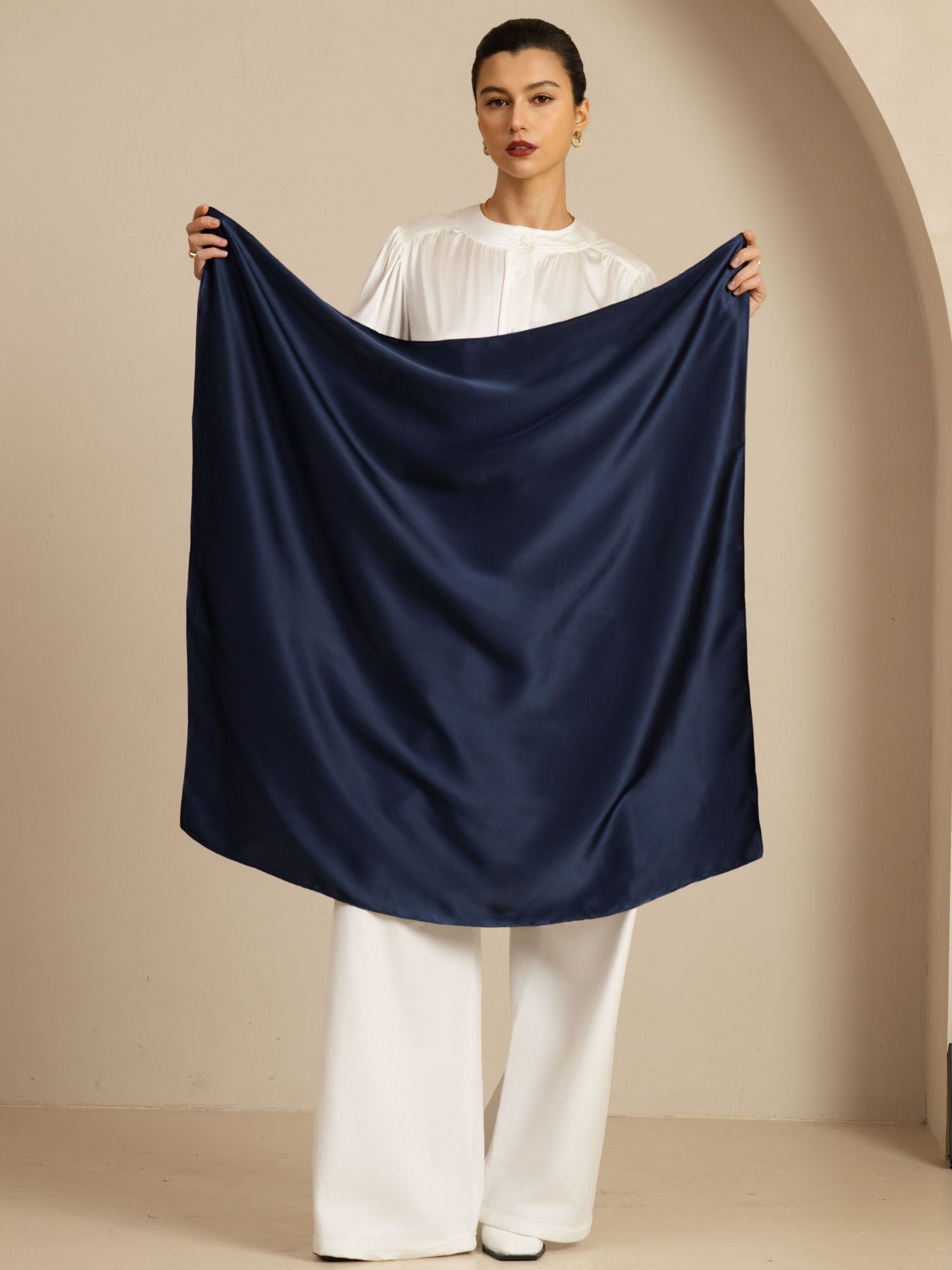 [Tummansininen] SilkSilky-FI Silkki Scarf 001