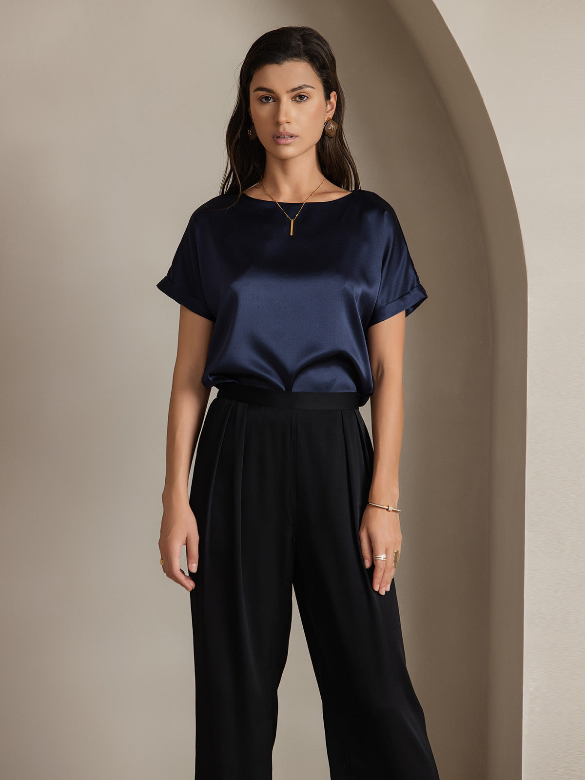 [Tummansininen] SilkSilky-FI 19Momme Silk Short Sleeve Round Neck Naisten T-paita 001