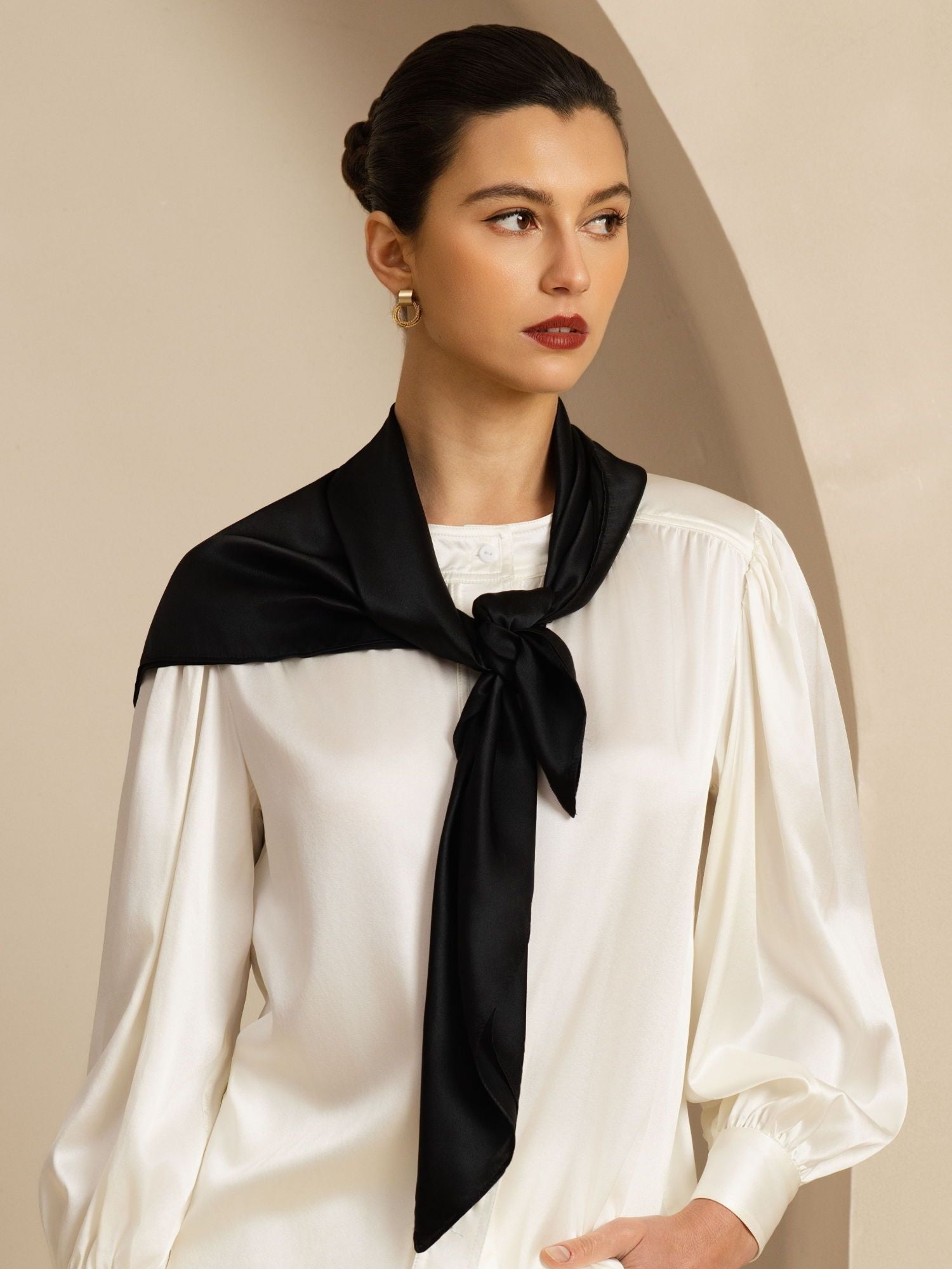 [Musta] SilkSilky-FI Silkki Scarf 001