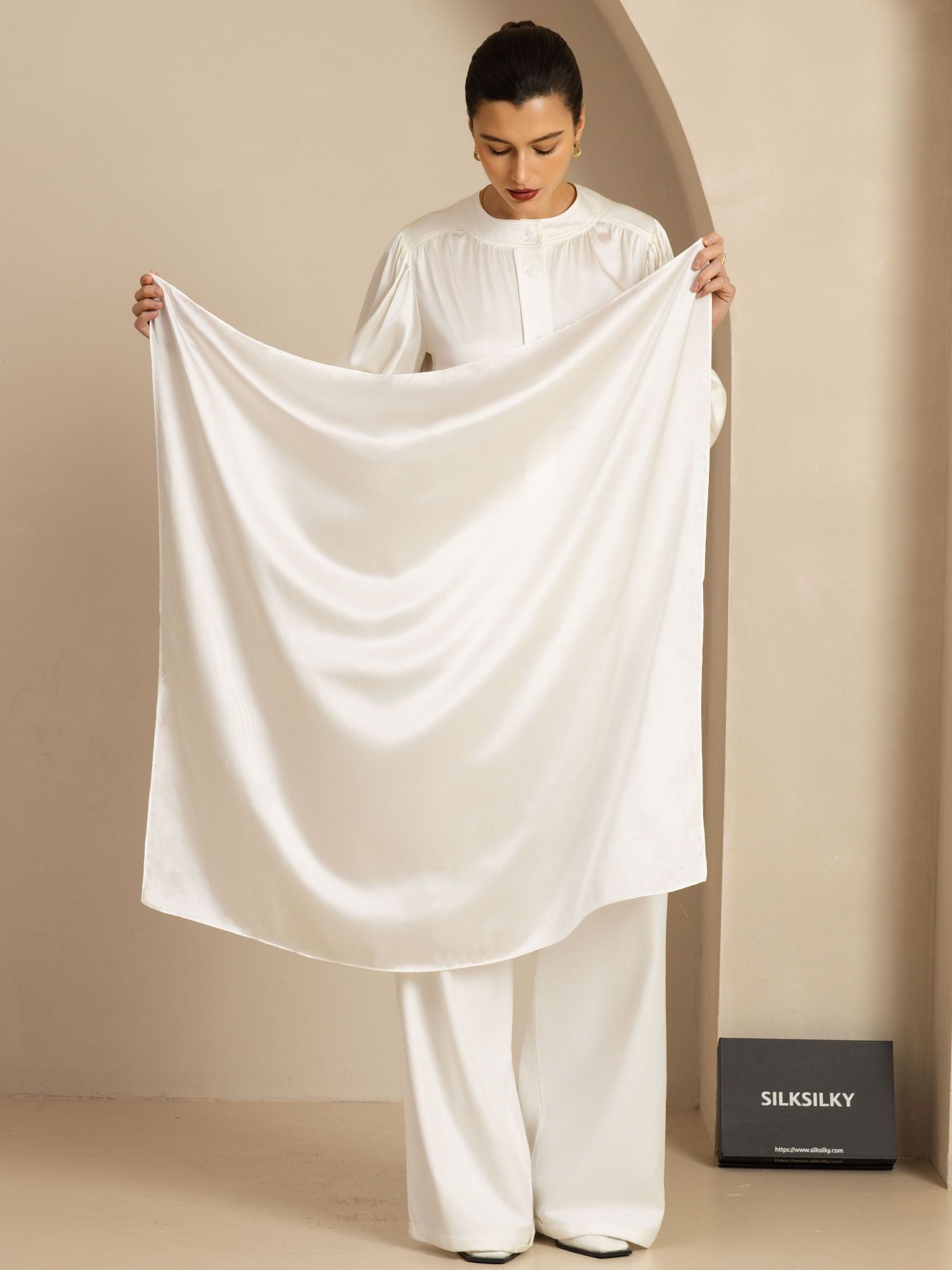 [Valkoinen] SilkSilky-FI Silkki Scarf 003