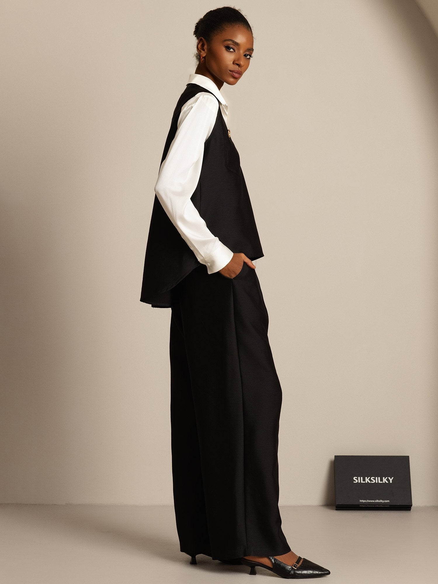 [Musta] SilkSilky-FI 32Momme Silk-Wool Blend Womens Vest 007,