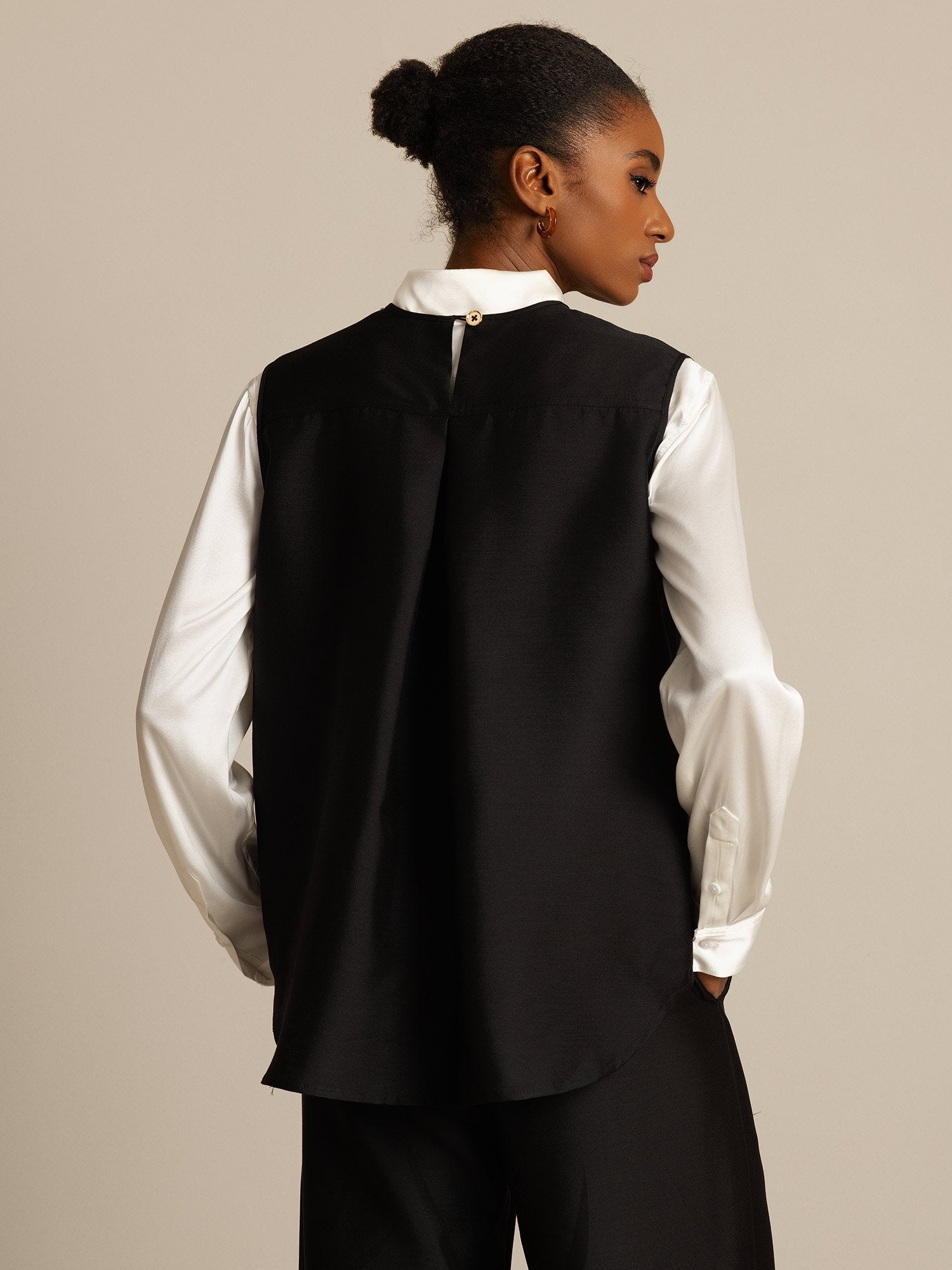 [Musta] SilkSilky-FI 32Momme Silk-Wool Blend Womens Vest 002,