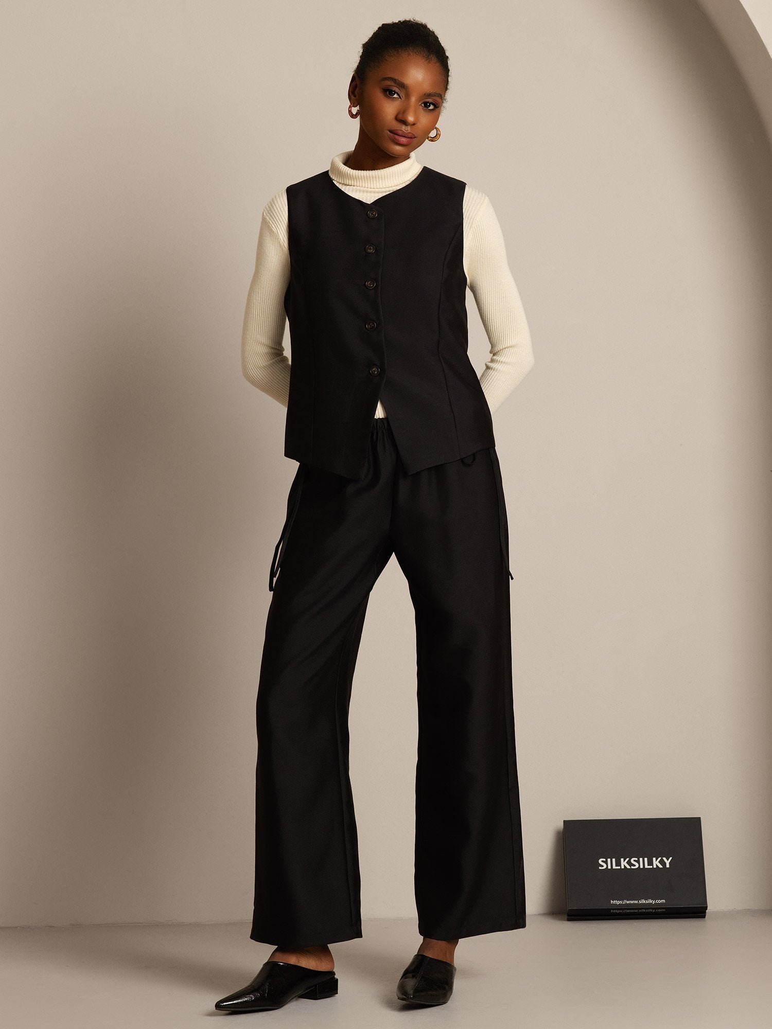 [Musta] SilkSilky-FI 32Momme Silk-Wool Blend Womens Vest 006,