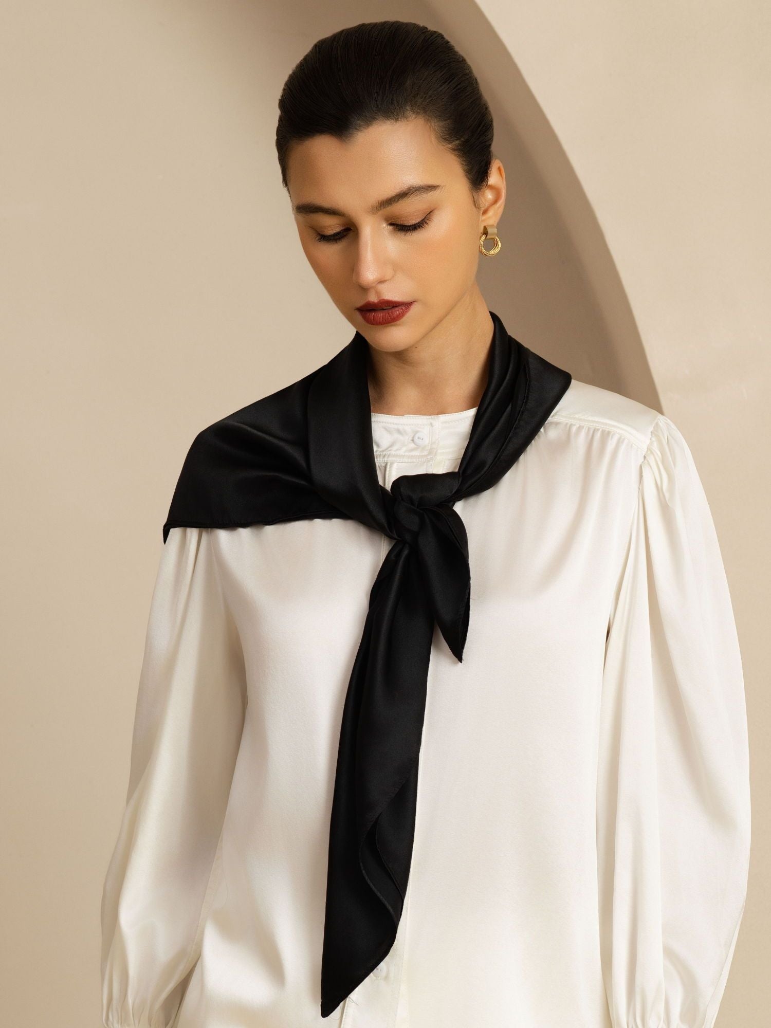 [Musta] SilkSilky-FI Silkki Scarf 002