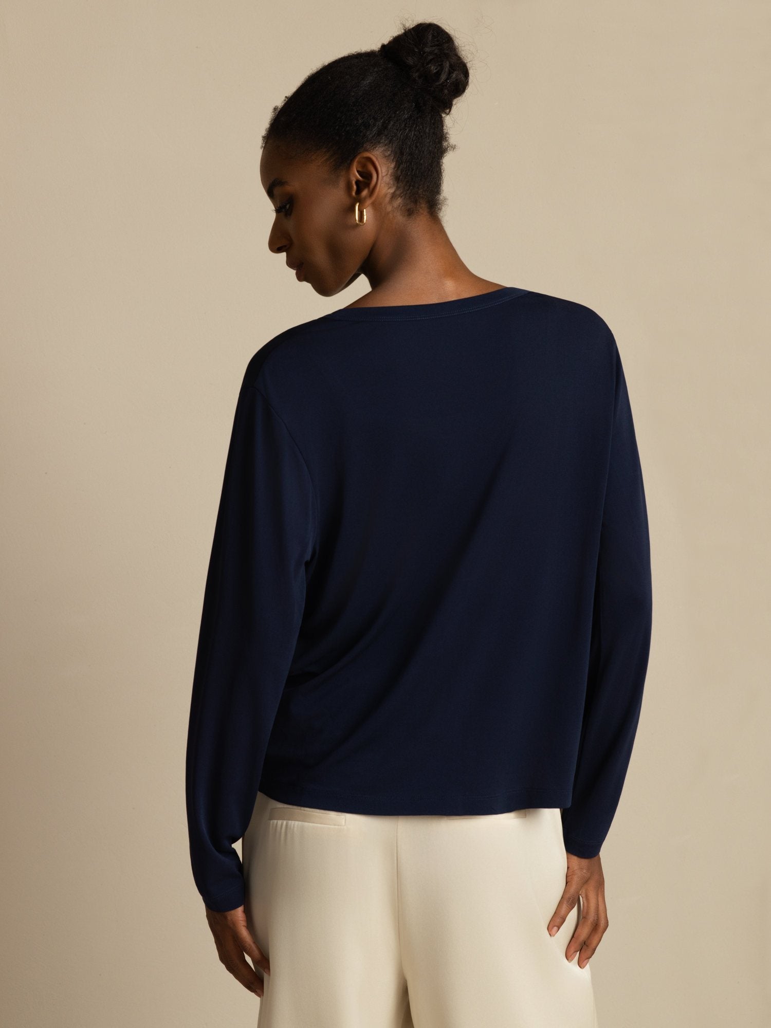 [Tummansininen] SilkSilky-FI 19Momme Silkki Pitkähihainen V Pääntie Naisten Cardigan 002