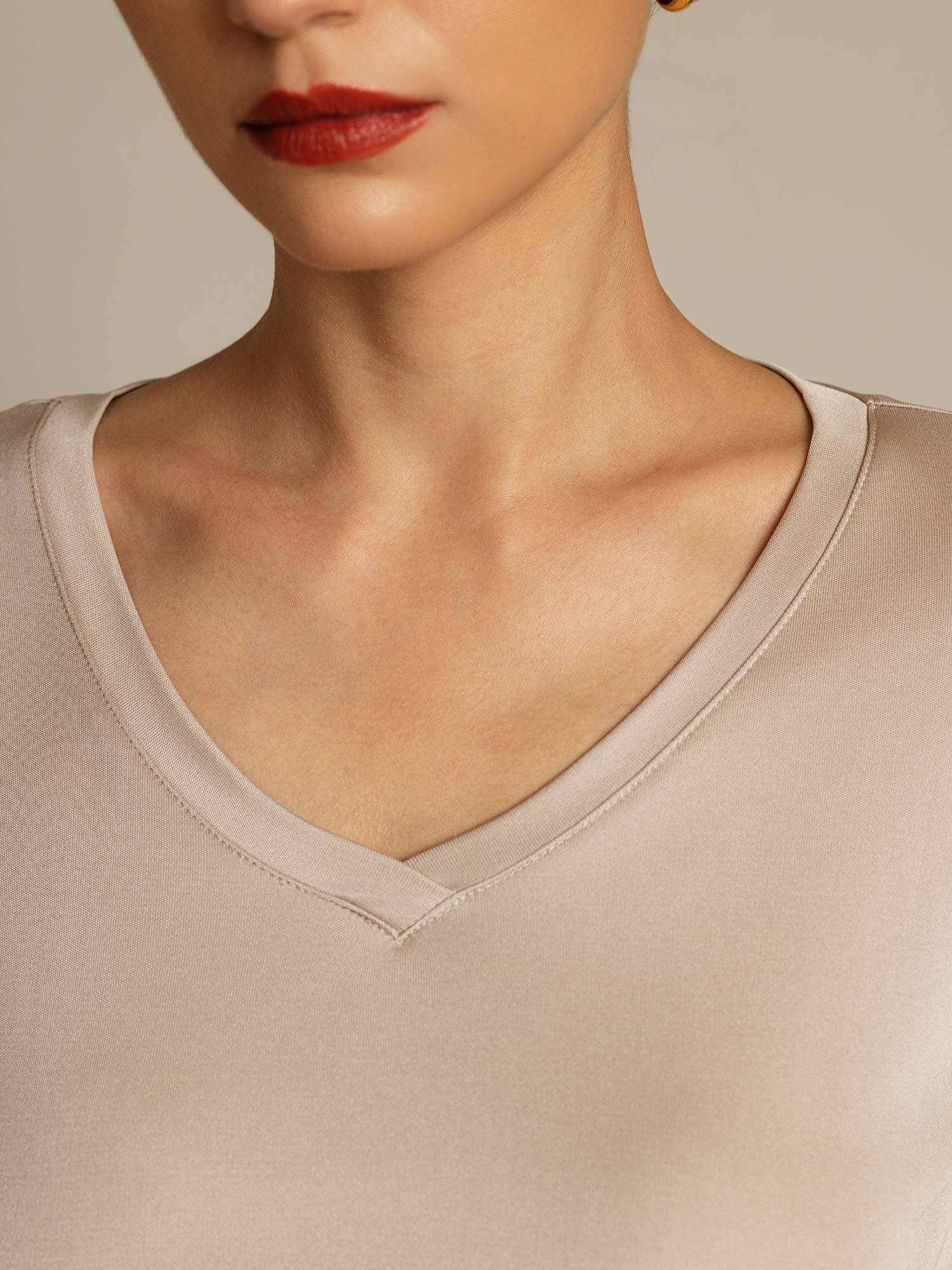 [VaaleaKhaki] SilkSilky-FI Womens T-Shirt 004