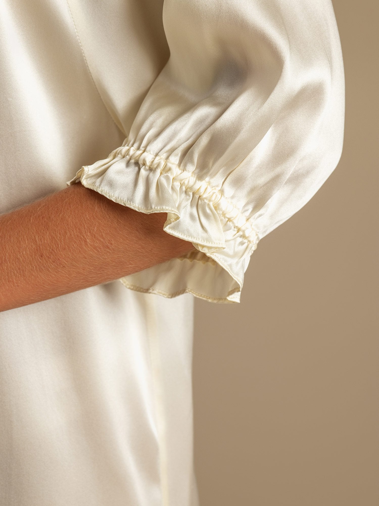 [Valkoinen] SilkSilky-FI Nightgown 005