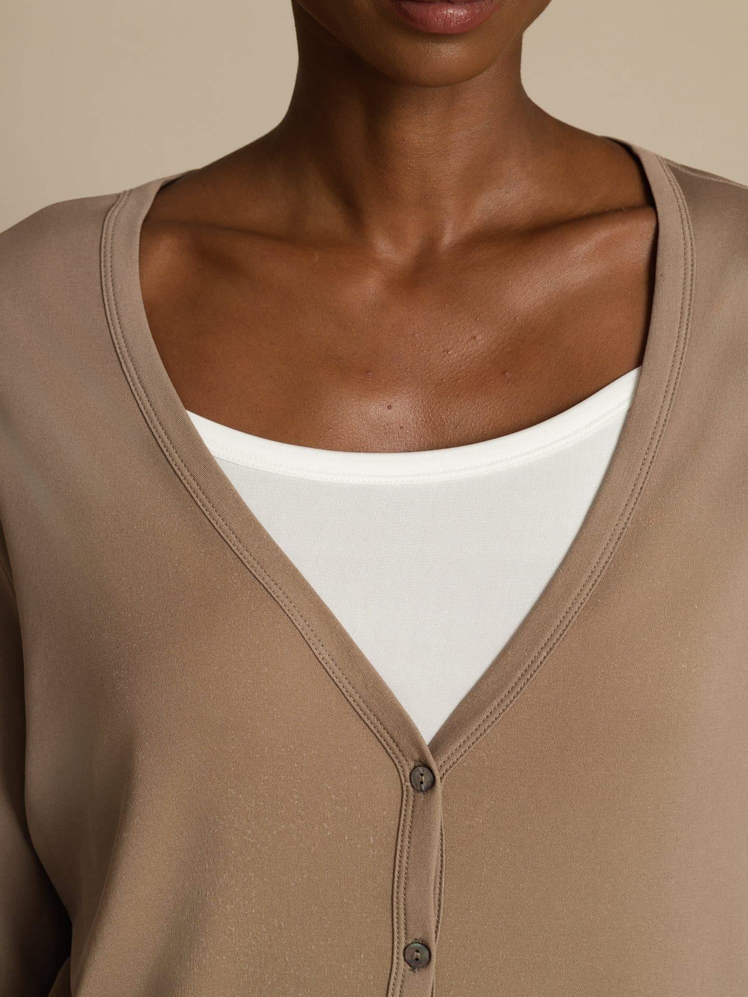 [Tan] SilkSilky-FI 19Momme Silkki Pitkähihainen V Pääntie Naisten Cardigan 005