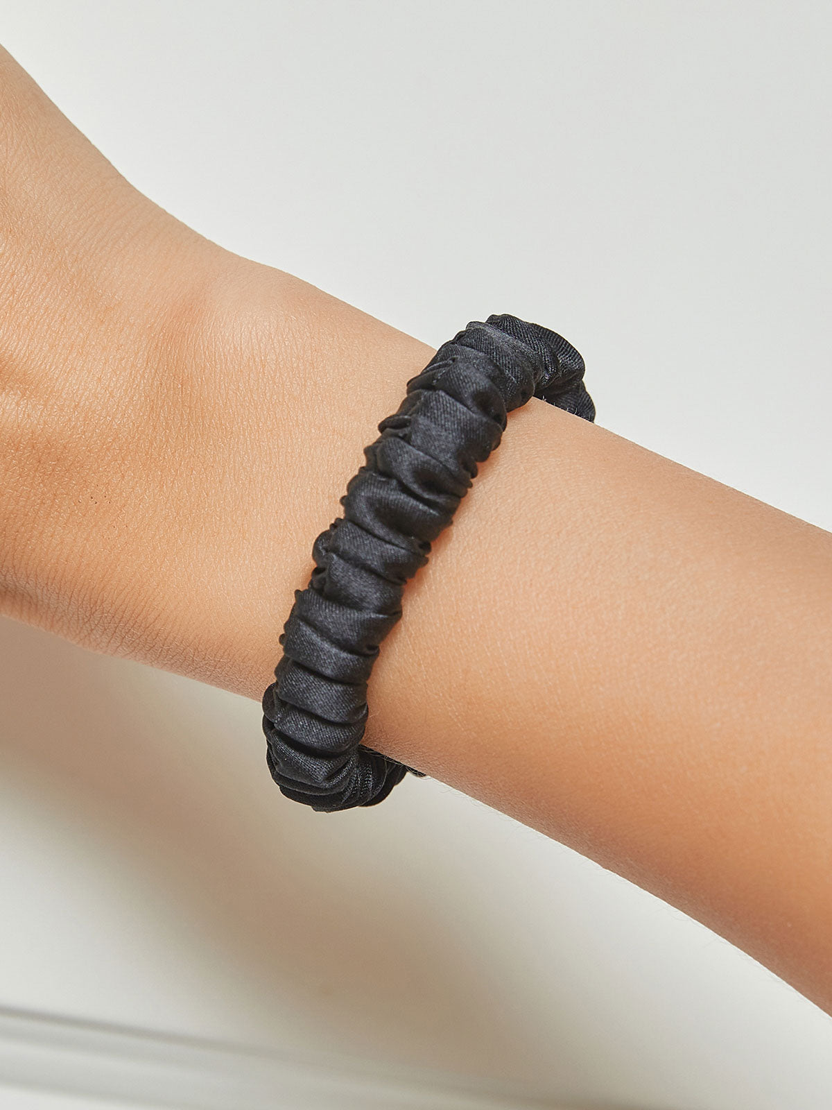 [Musta] SilkSilky-FI 19Momme Scrunchie 001