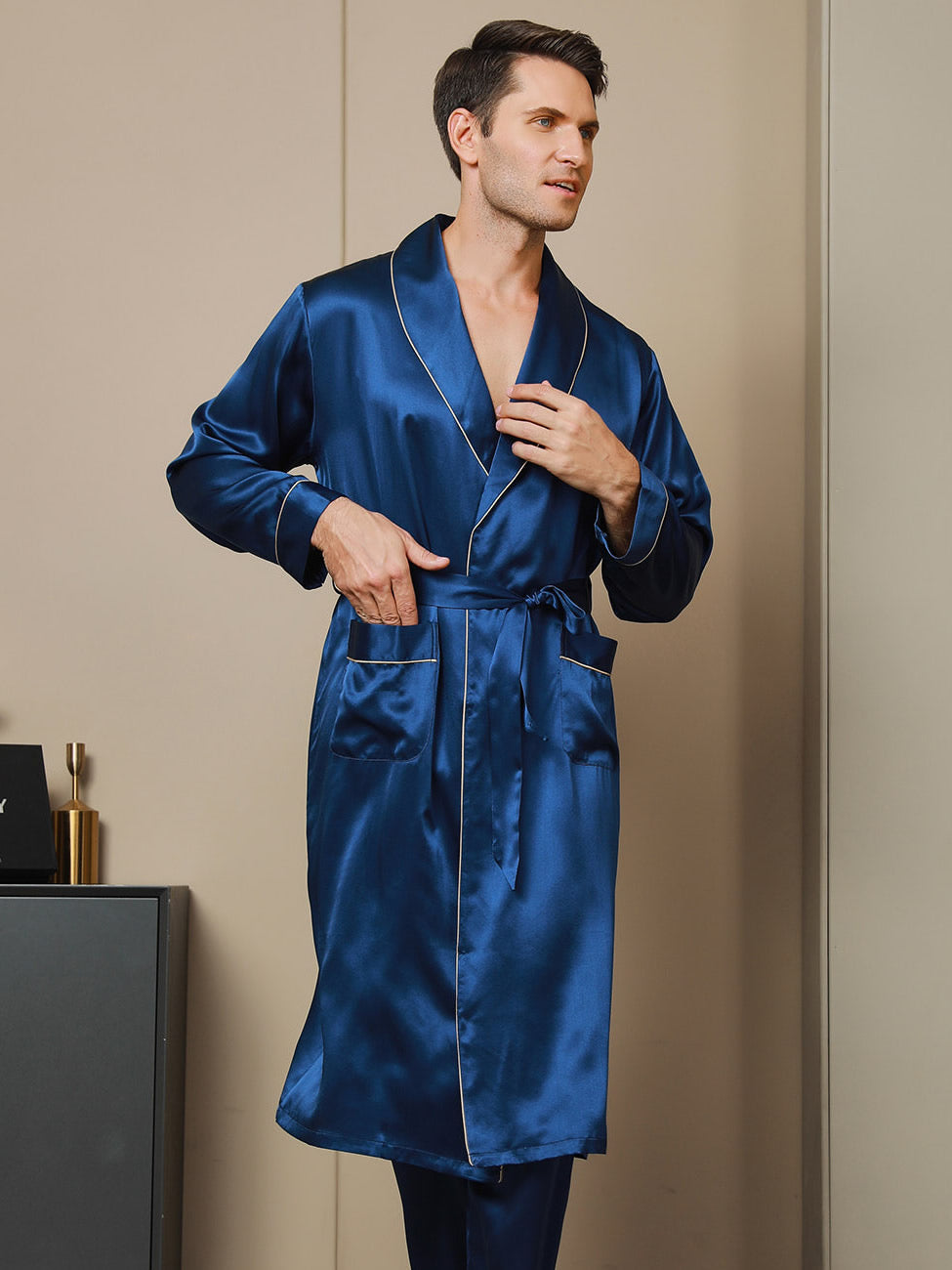 [Tummansininen] SilkSilky-FI 19Momme Mens Robe 001
