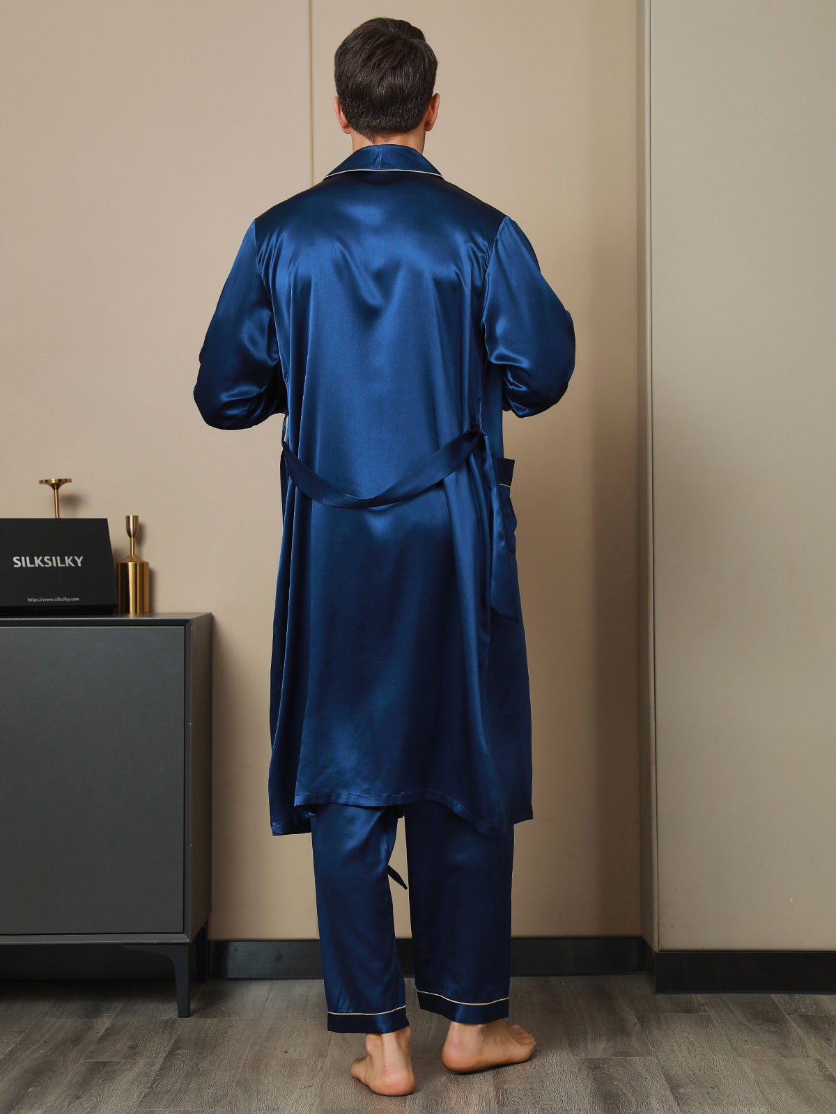 [Tummansininen] SilkSilky-FI 19Momme Mens Robe 002