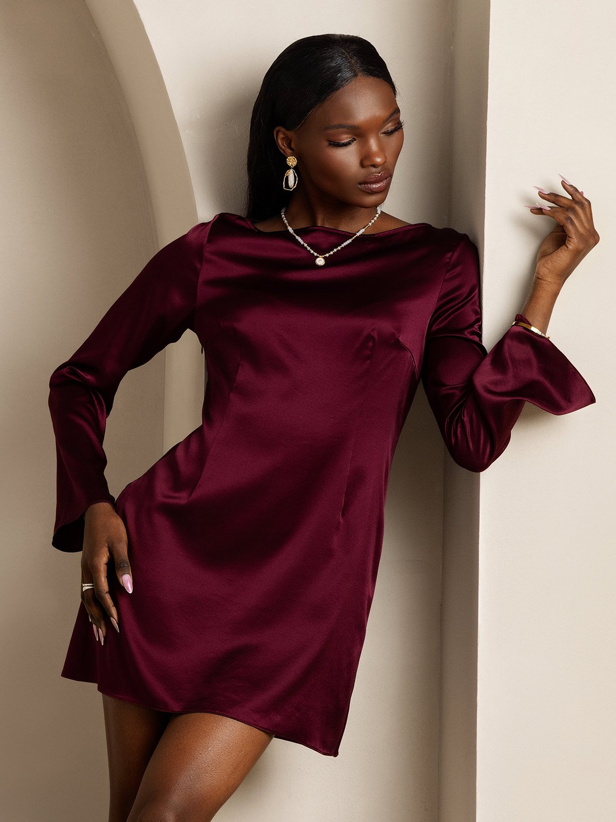 [Tummanpunainen] SilkSilky-FI Long Sleeve Boat Neck Mekko 001