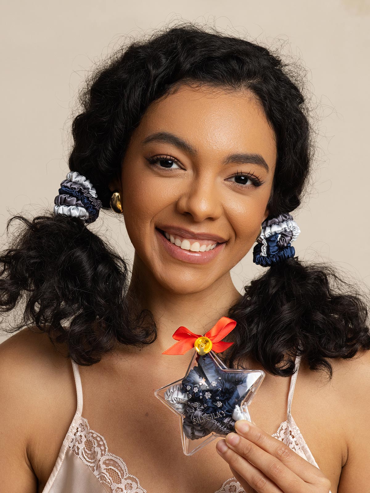 [Group4] SilkSilky-FI Scrunchie 001