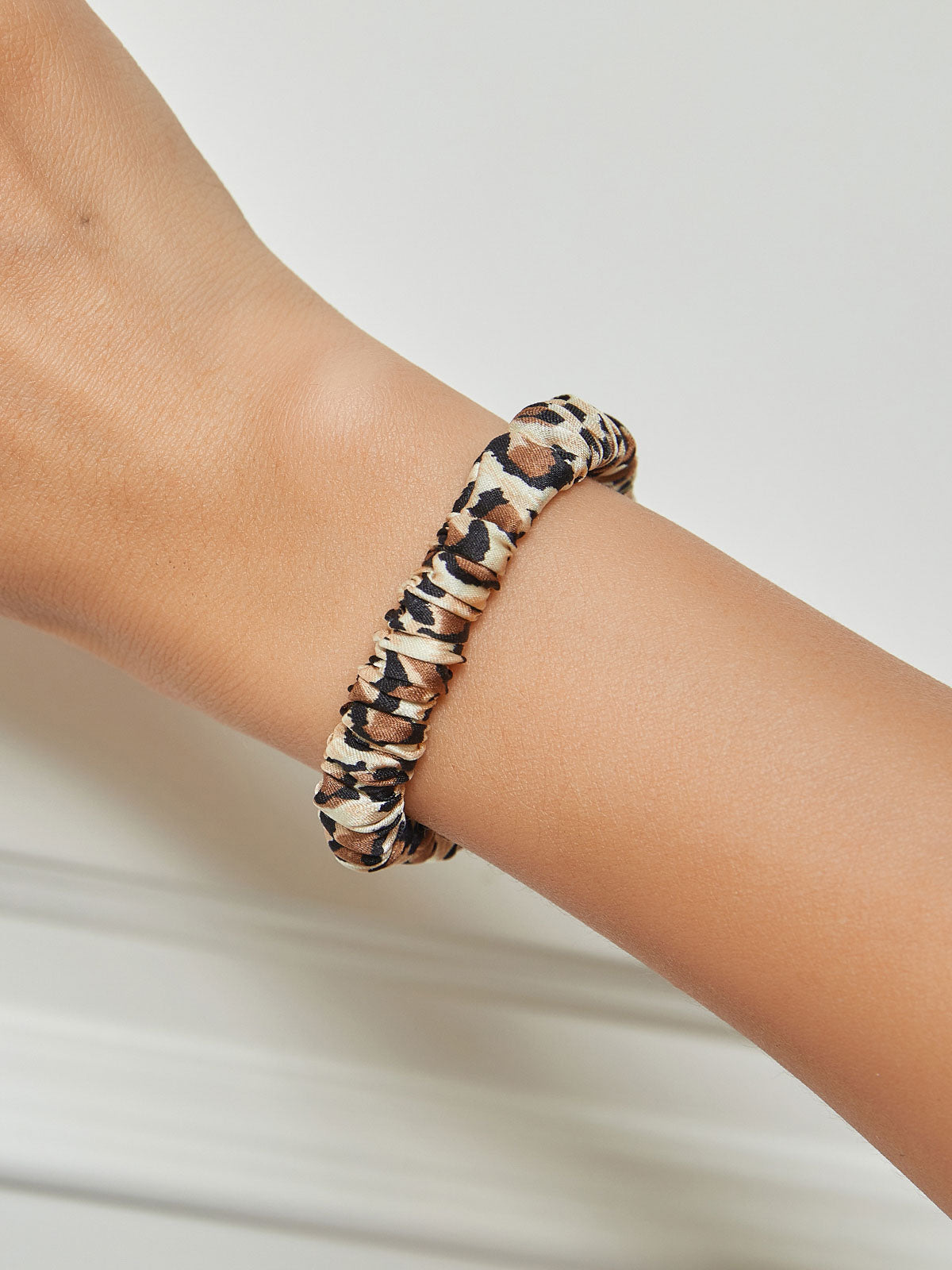 [Leopard] SilkSilky-UK Pure Silk Scrunchie 001