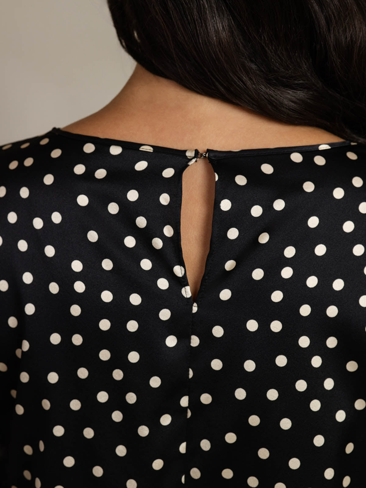 [Pilkkukuvio] SilkSilky-FI 19Momme Bell Sleeve Blouse 004