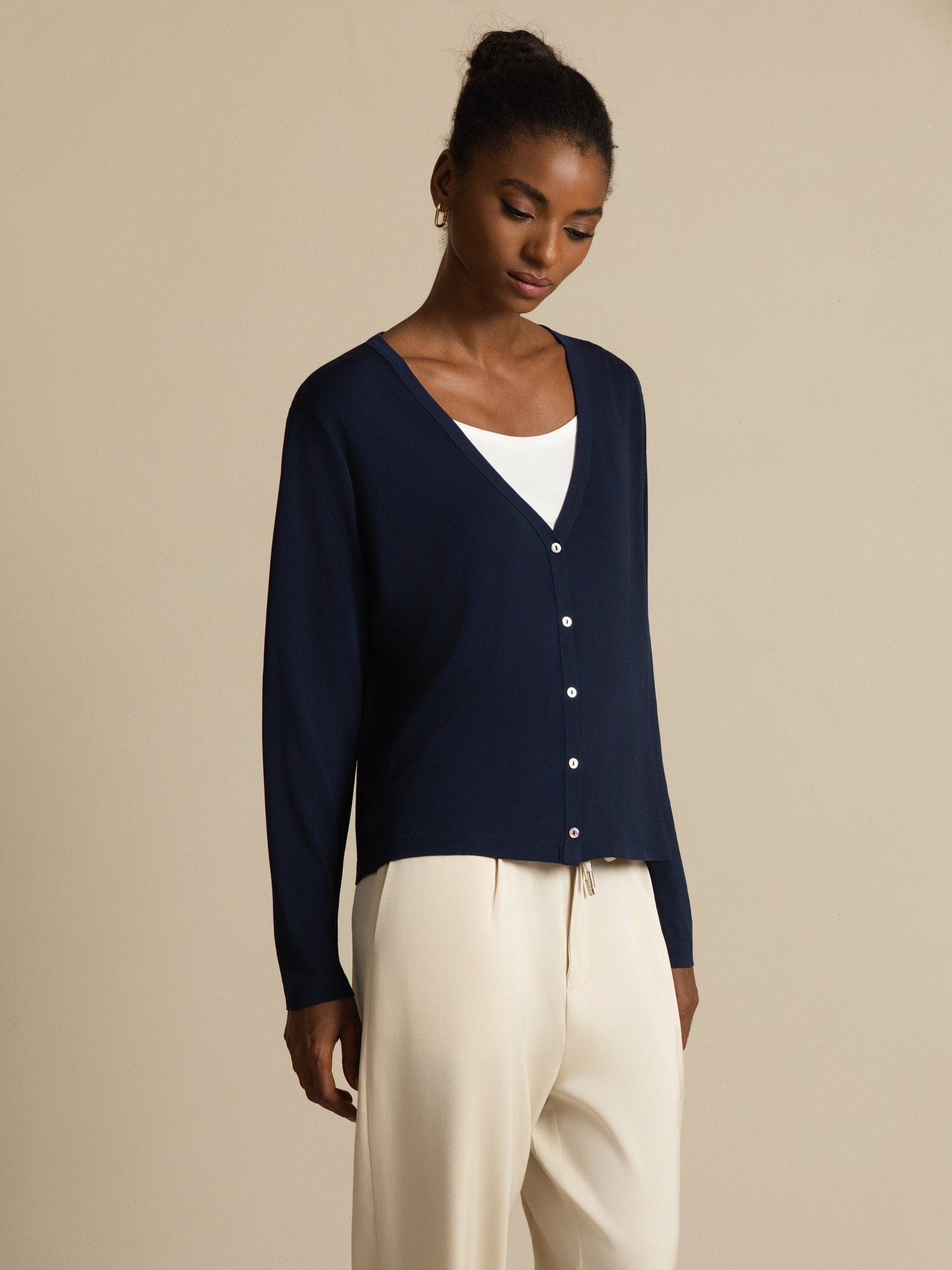 [Tummansininen] SilkSilky-FI Long Sleeve Naisten Cardigan 001