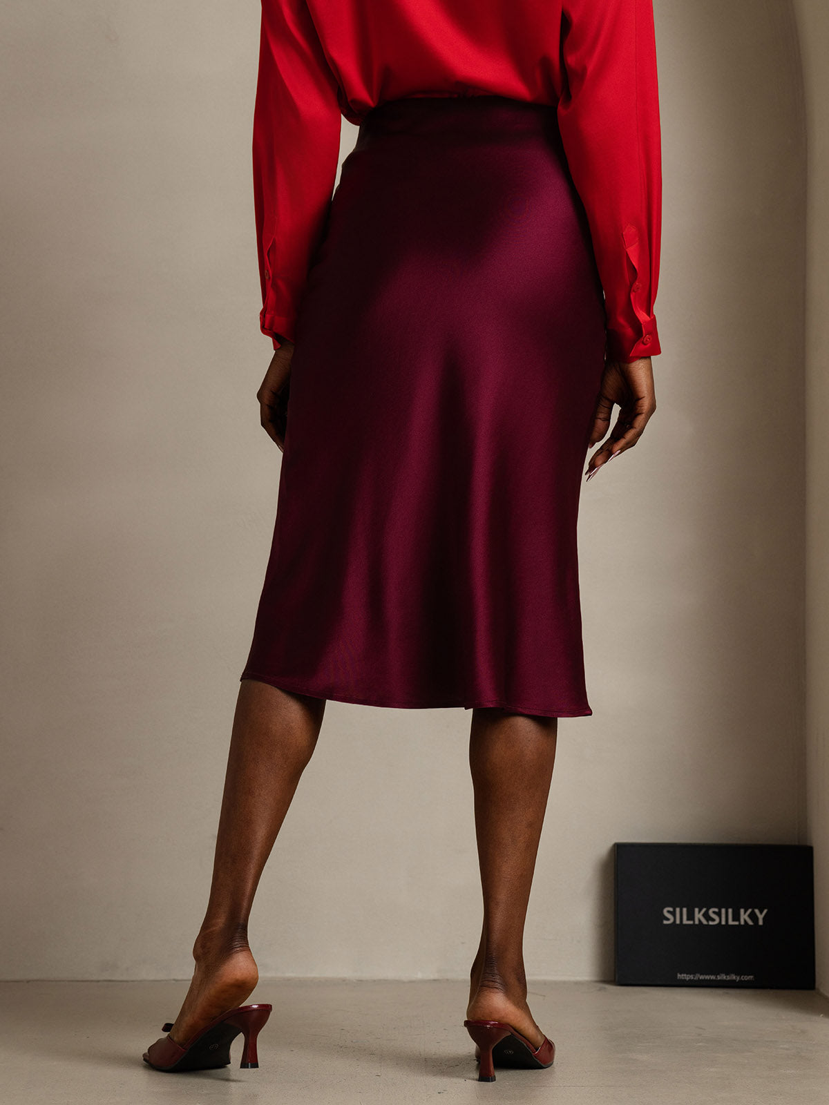 [Tummanpunainen] SilkSilky-FI 19Momme Pure Silk Skirt 002