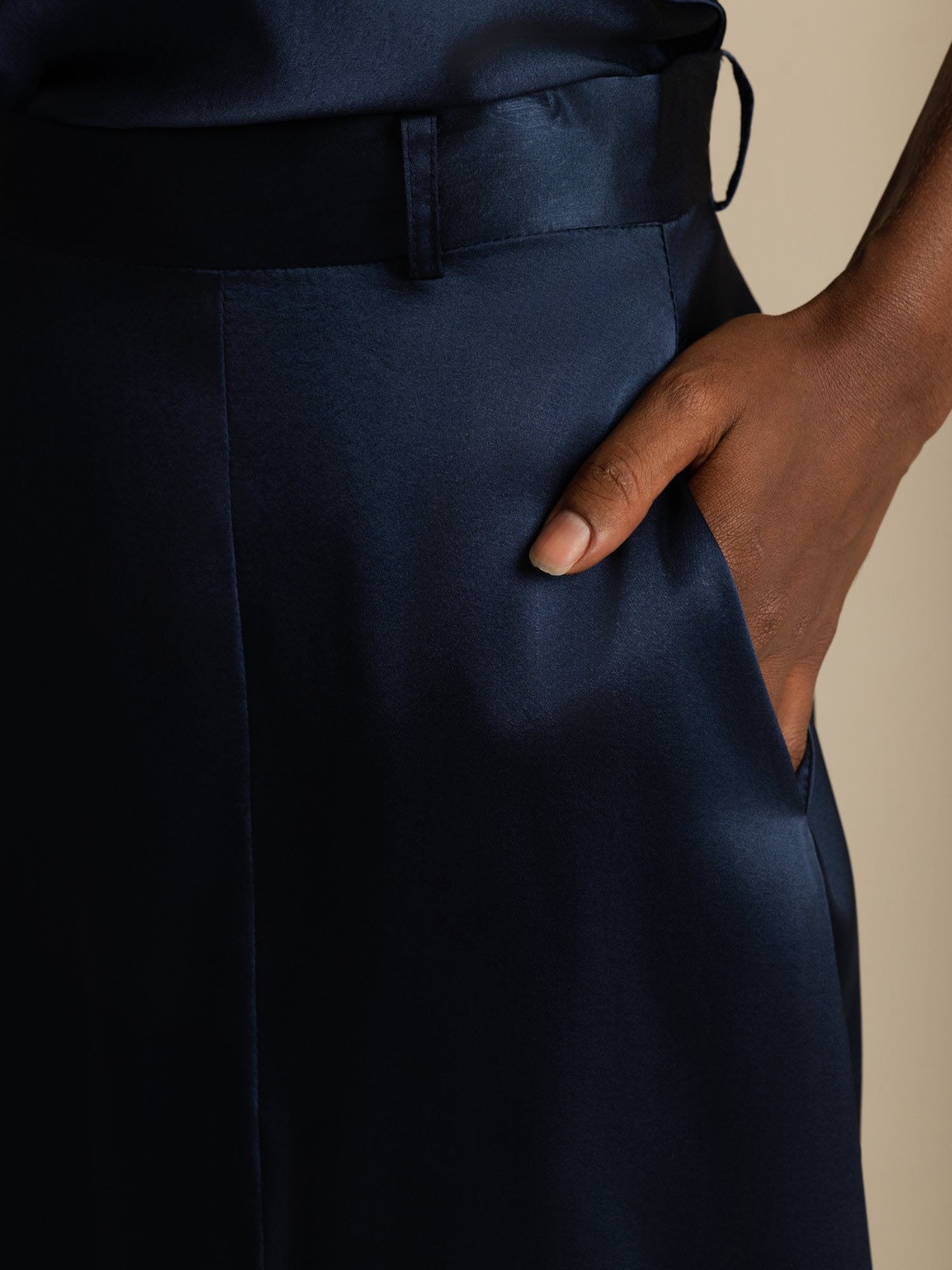 [Tummansininen] SilkSilky-FI 19Momme Silkki Skirt 007