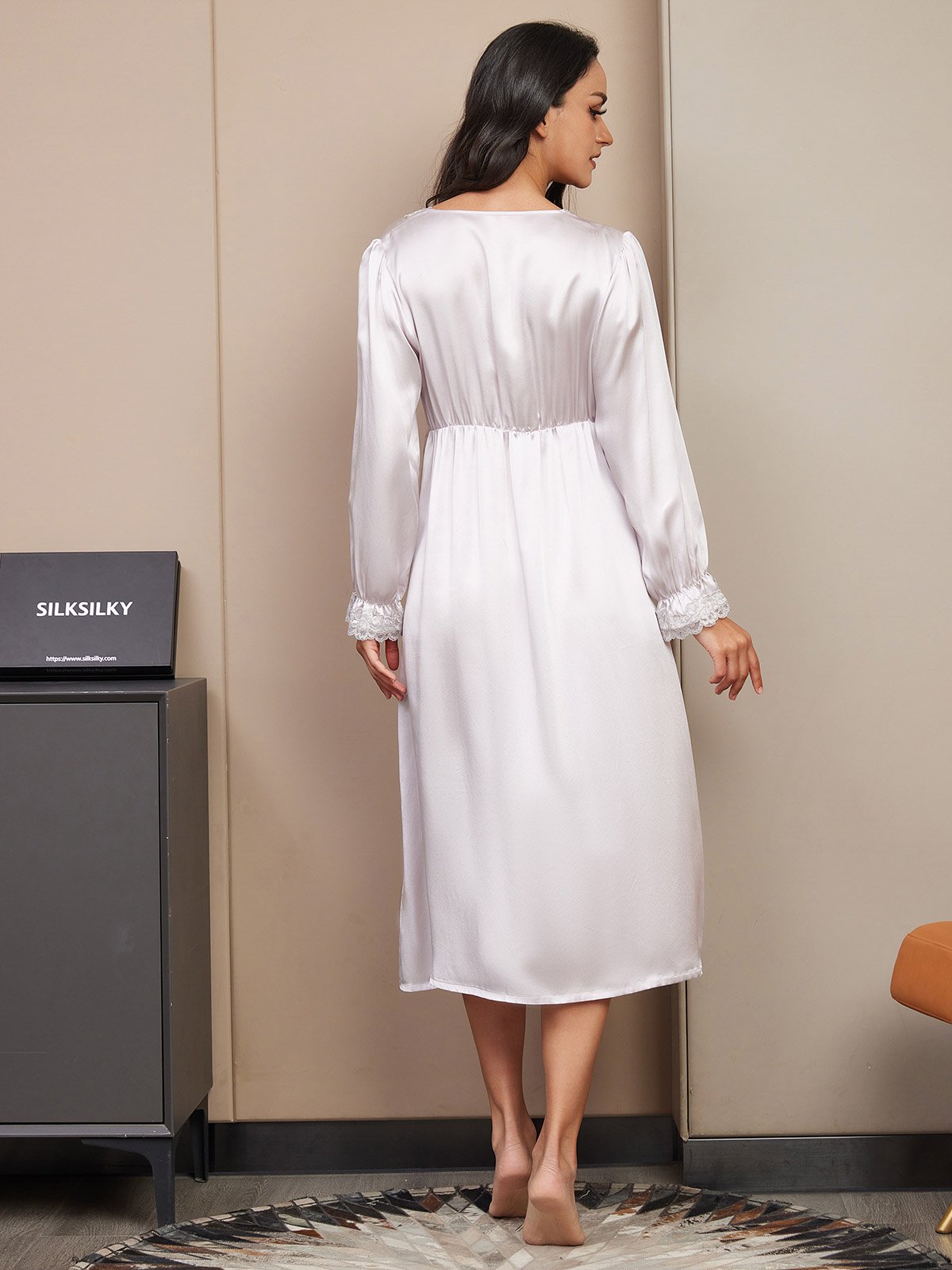 [Violetti] SilkSilky-FI Pure Silk Long Sleeve V Neck Yöpaita 002