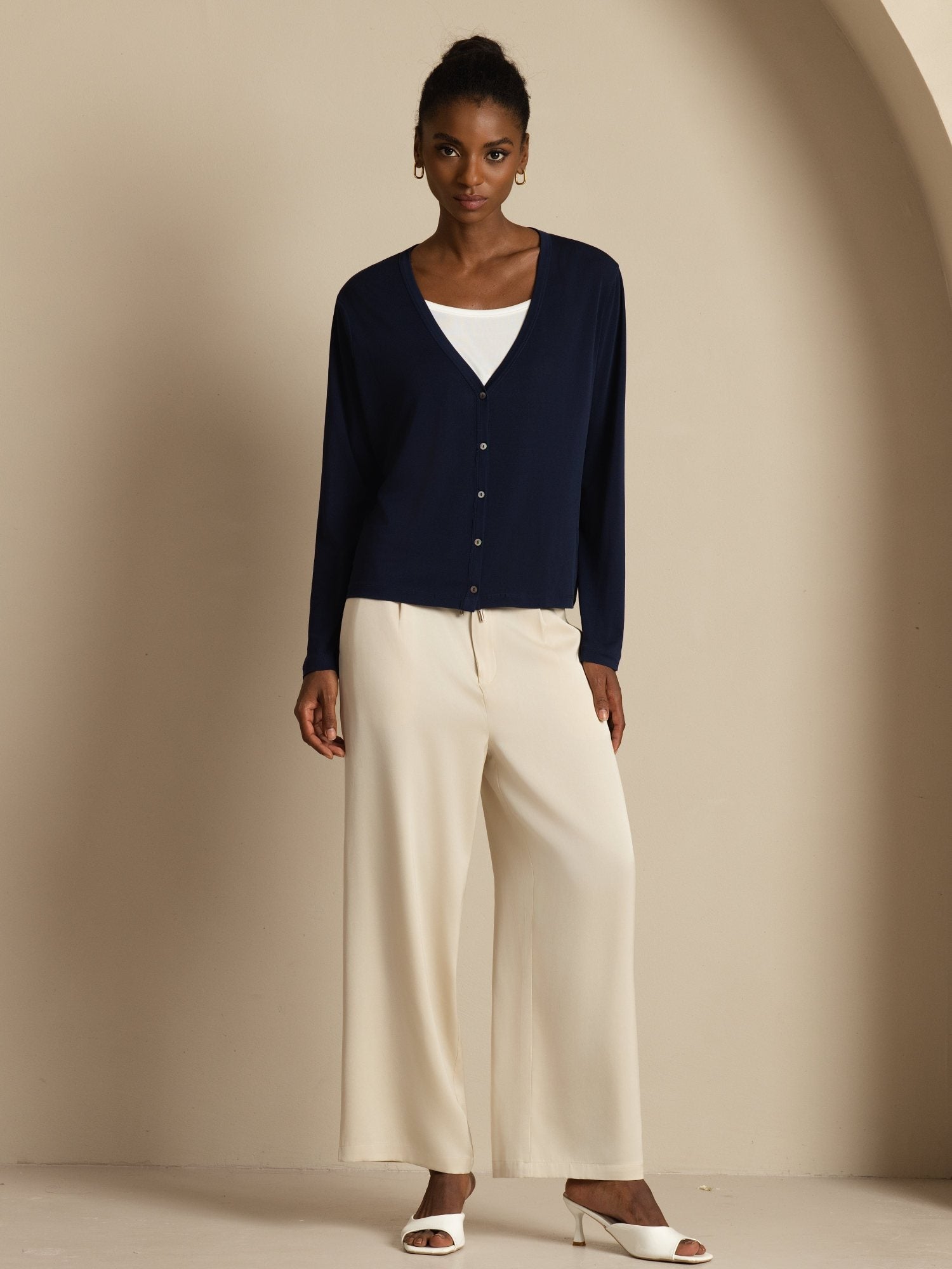 [Tummansininen] SilkSilky-FI 19Momme Silkki Pitkähihainen V Pääntie Naisten Cardigan 008