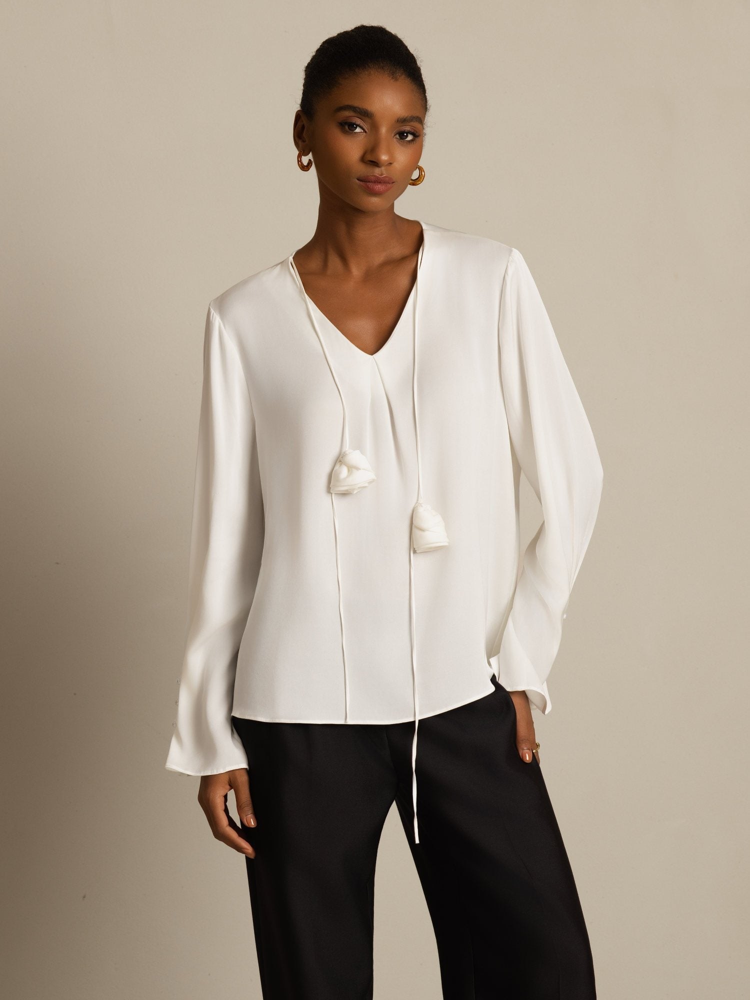 [Valkoinen] SilkSilky-FI 19Momme Silkki Pitkähihainen V Pääntie Pusero 001