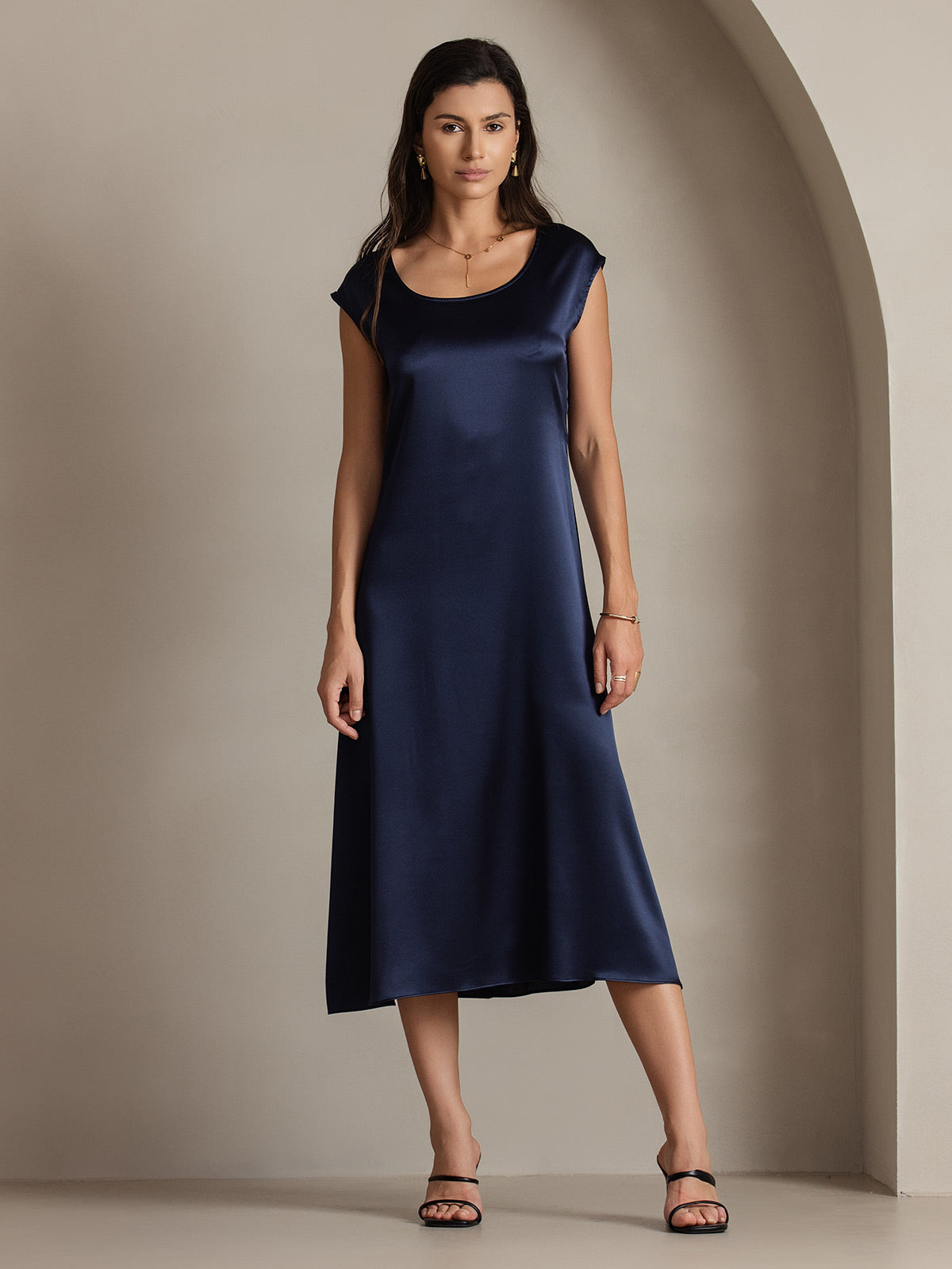 [Tummansininen] SilkSilky-FI 19Momme Dress 005