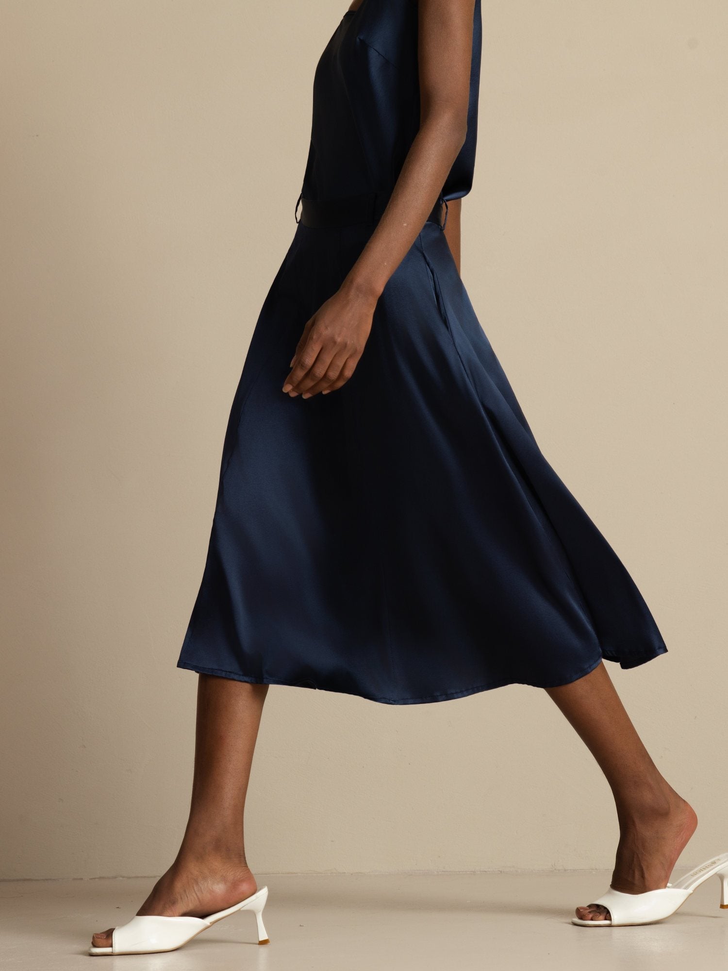 [Tummansininen] SilkSilky-FI 19Momme Silkki Skirt 005