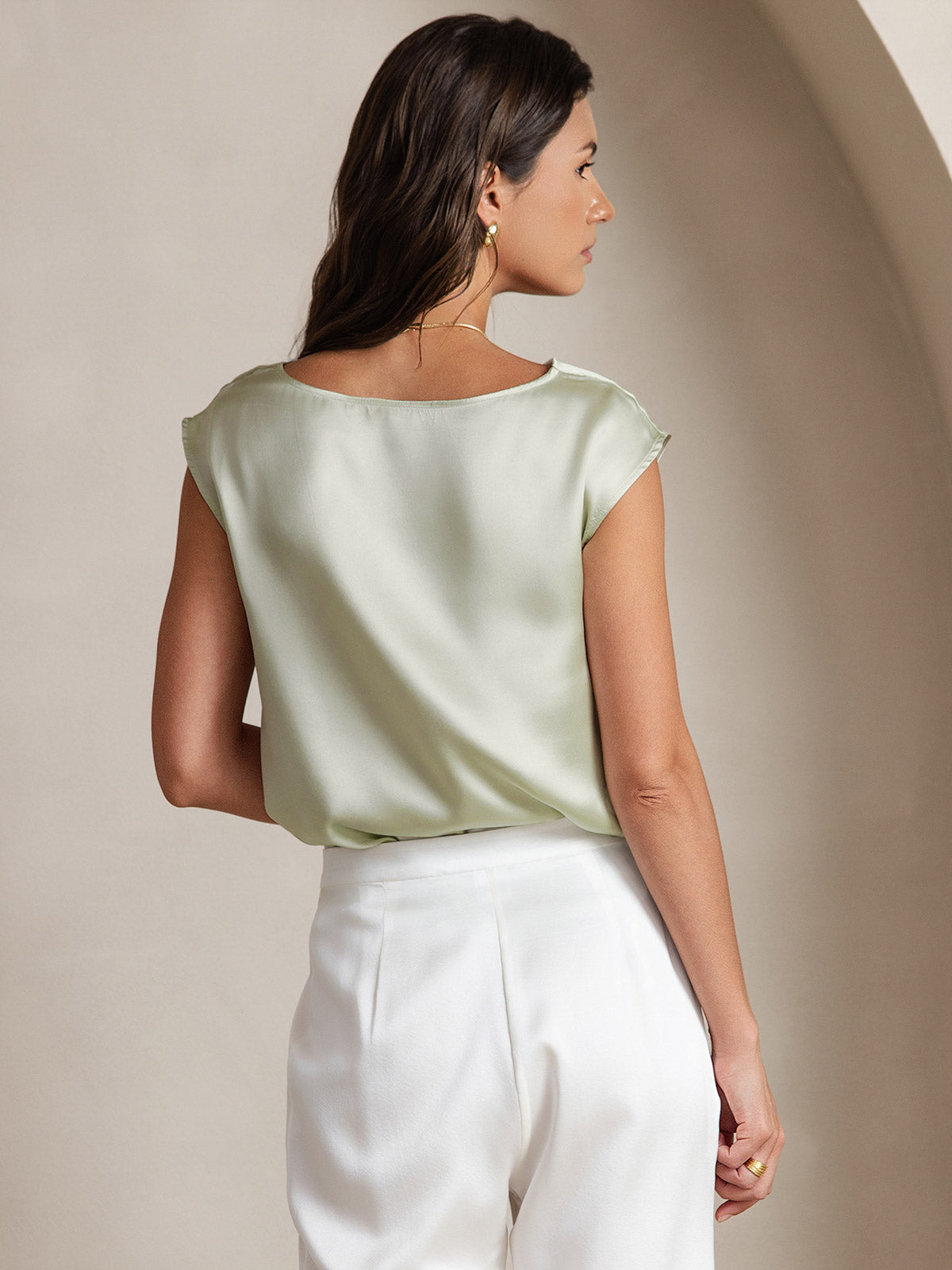[Vaaleanvihreä] SilkSilky-FI 19Momme Silk Sleeveless Cowl Neck Naisten T-paita 002