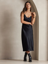 [Musta] SilkSilky-FI Spaghetti Strap V Neck Mekko 005