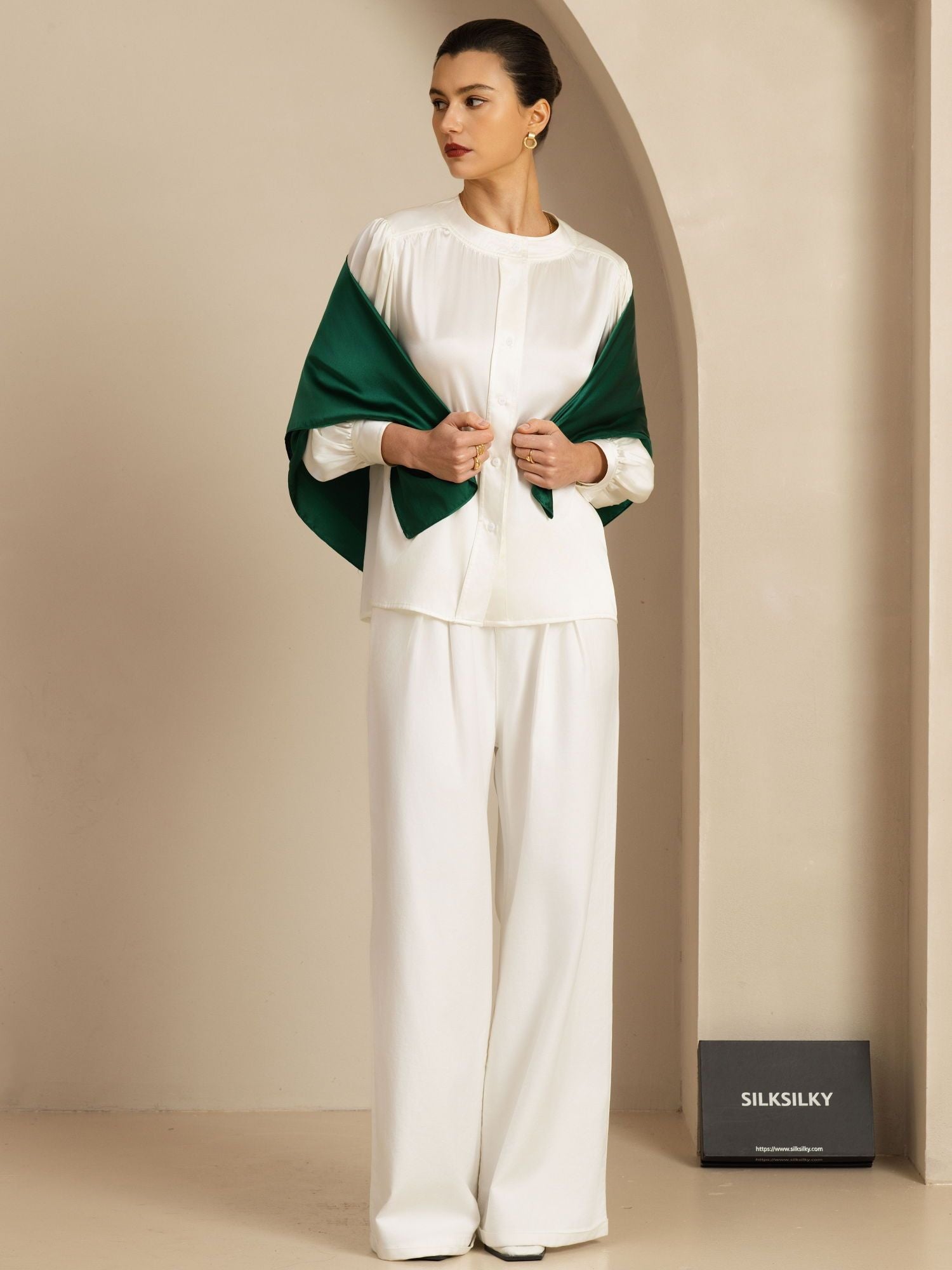 [Tummanvihreä] SilkSilky-FI Silkki Scarf 003